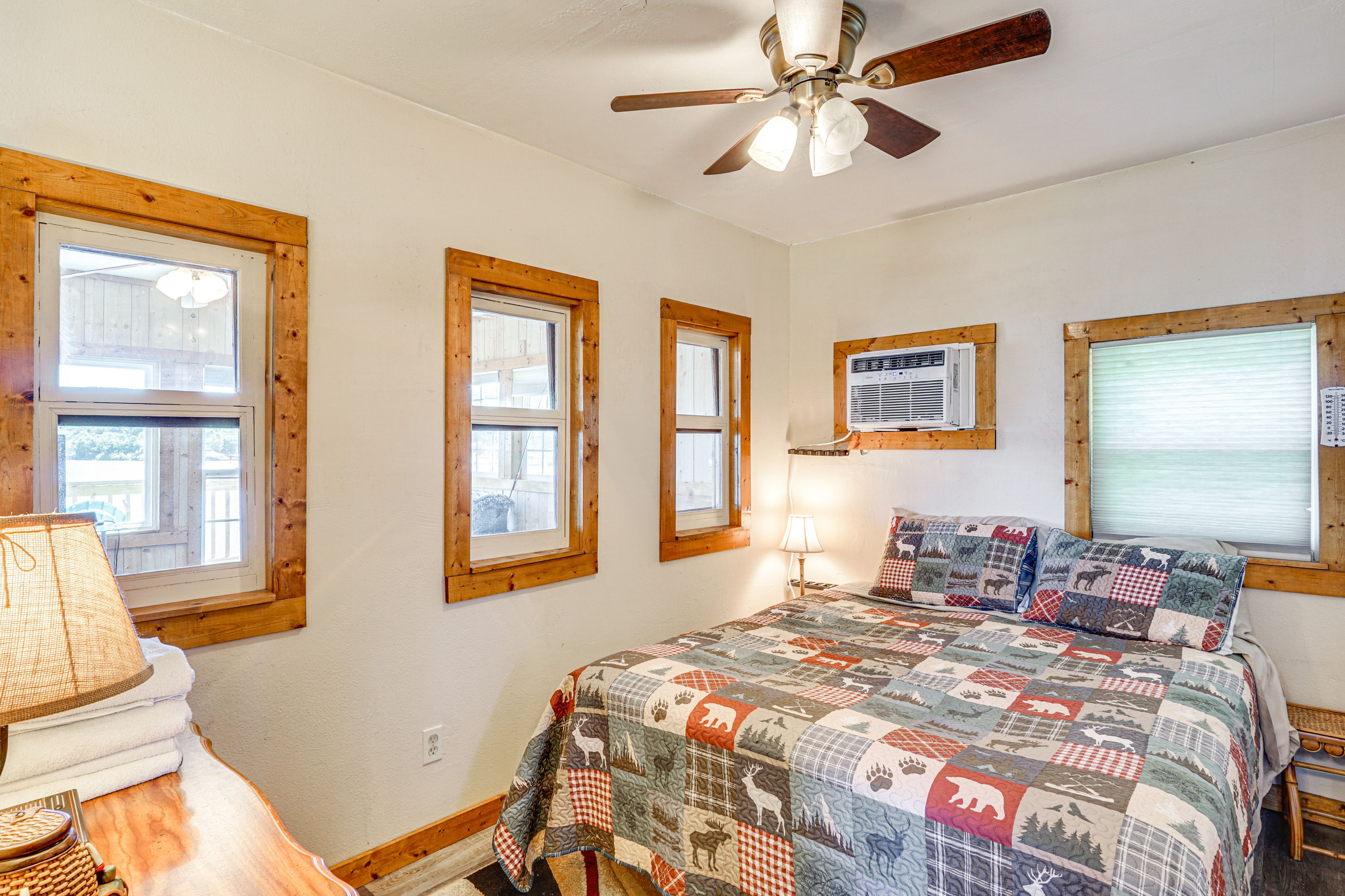 Sleeping Area | Full Bed | Linen Provided