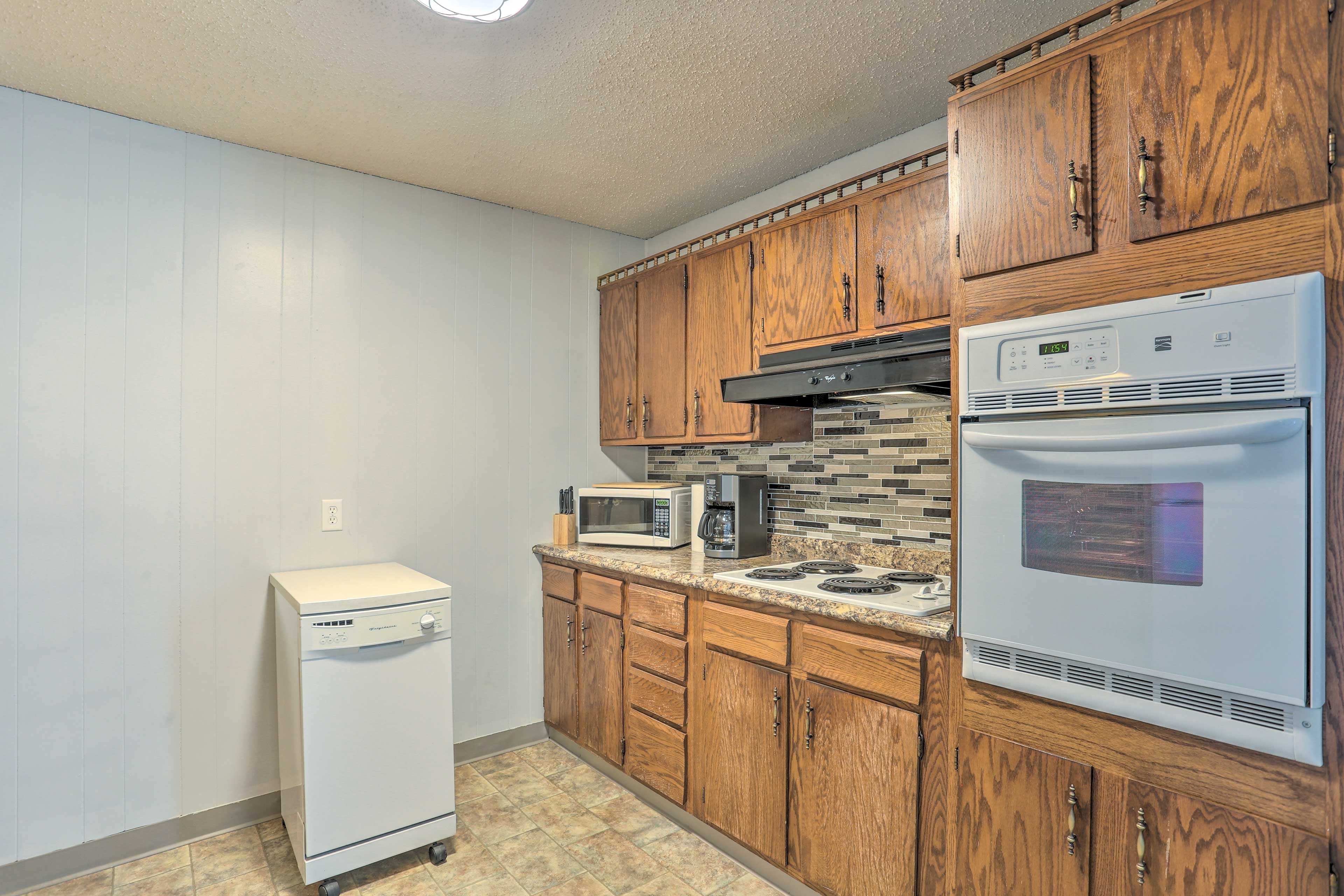 Kitchen | Pots & Pans | Cooking Utensils | Toaster | Dishware & Flatware