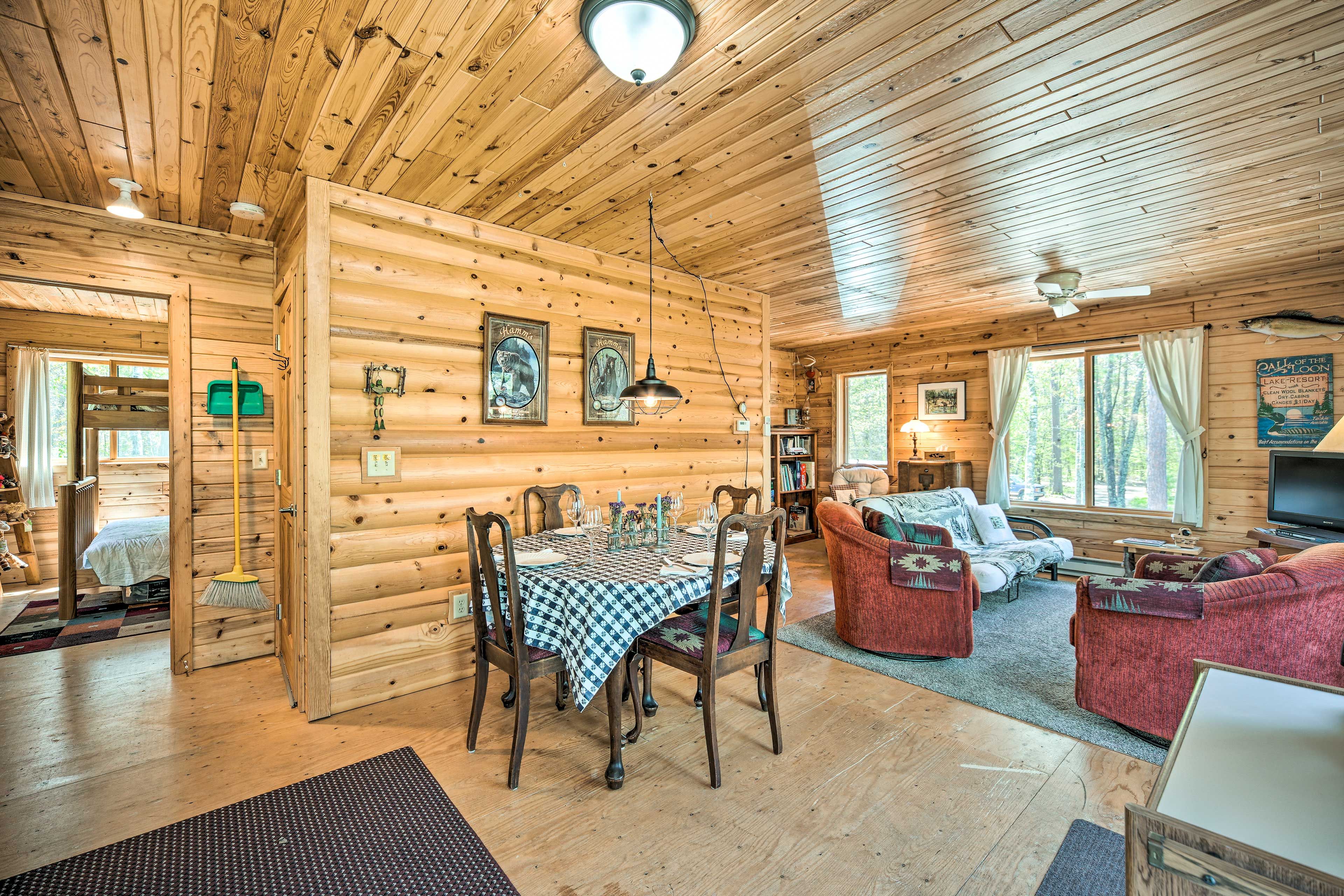 Dining Area | Dishes & Flatware Provided