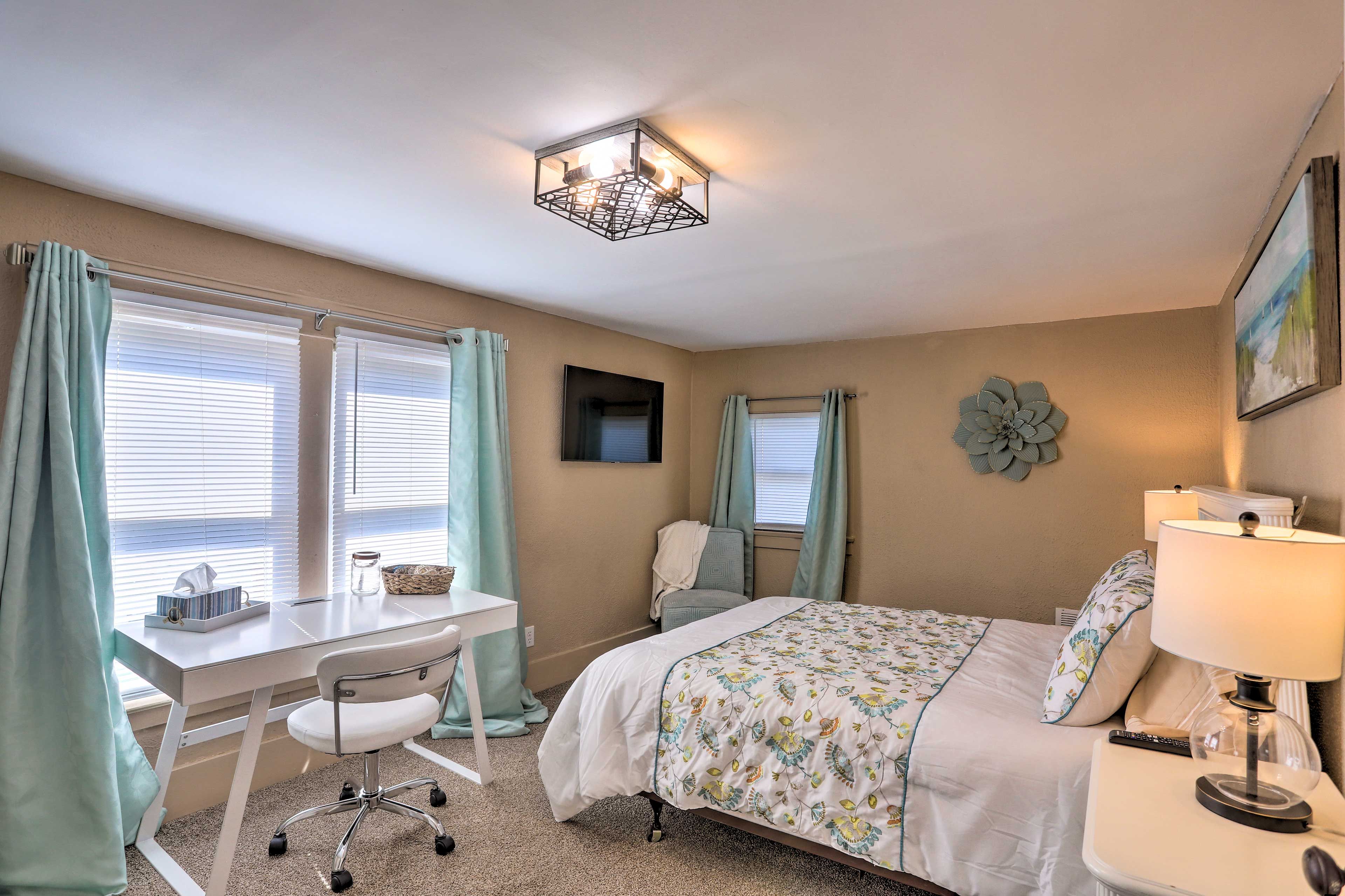 Bedroom 2 | Queen Bed