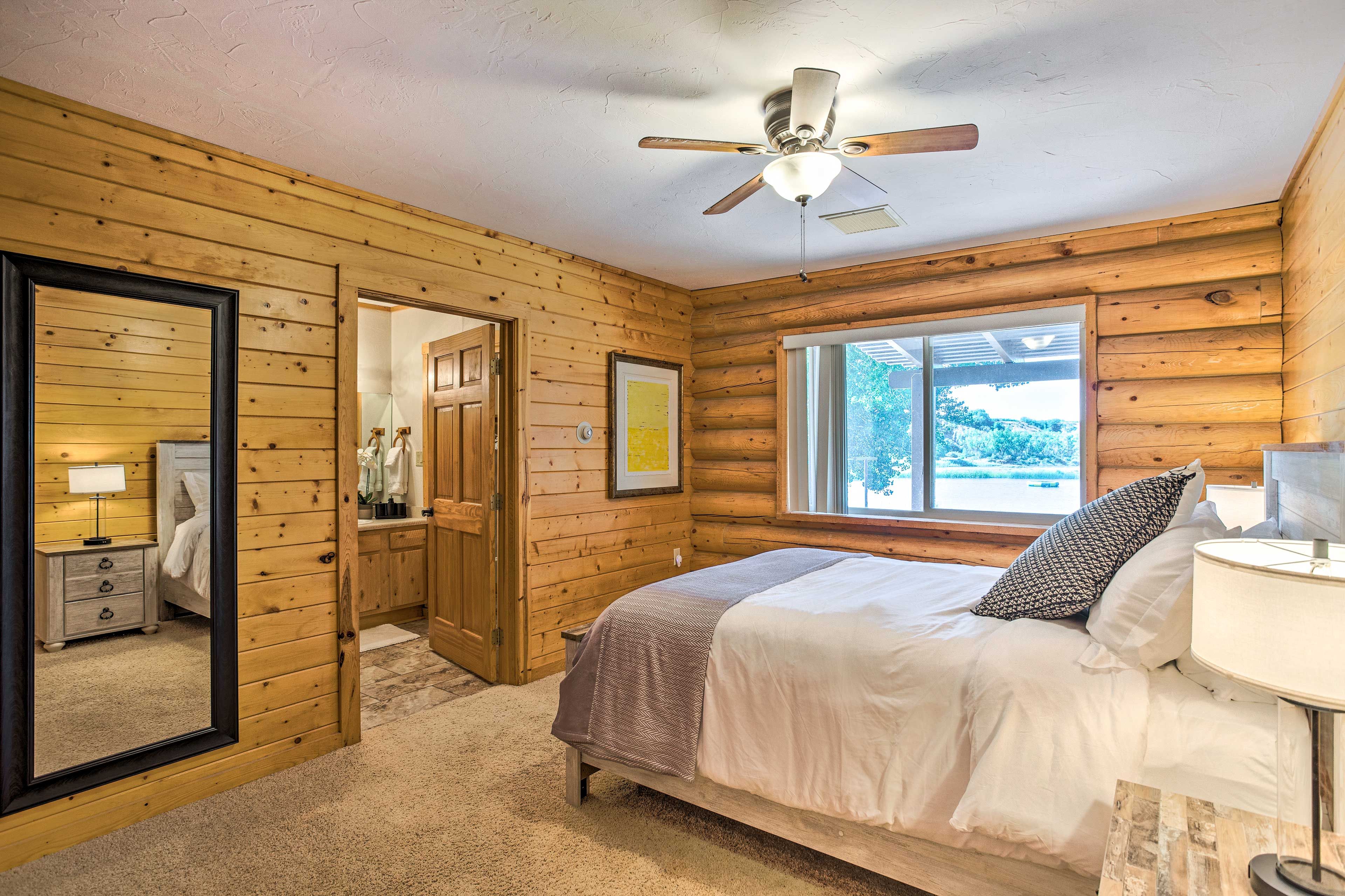 Bedroom 2 | Queen Bed