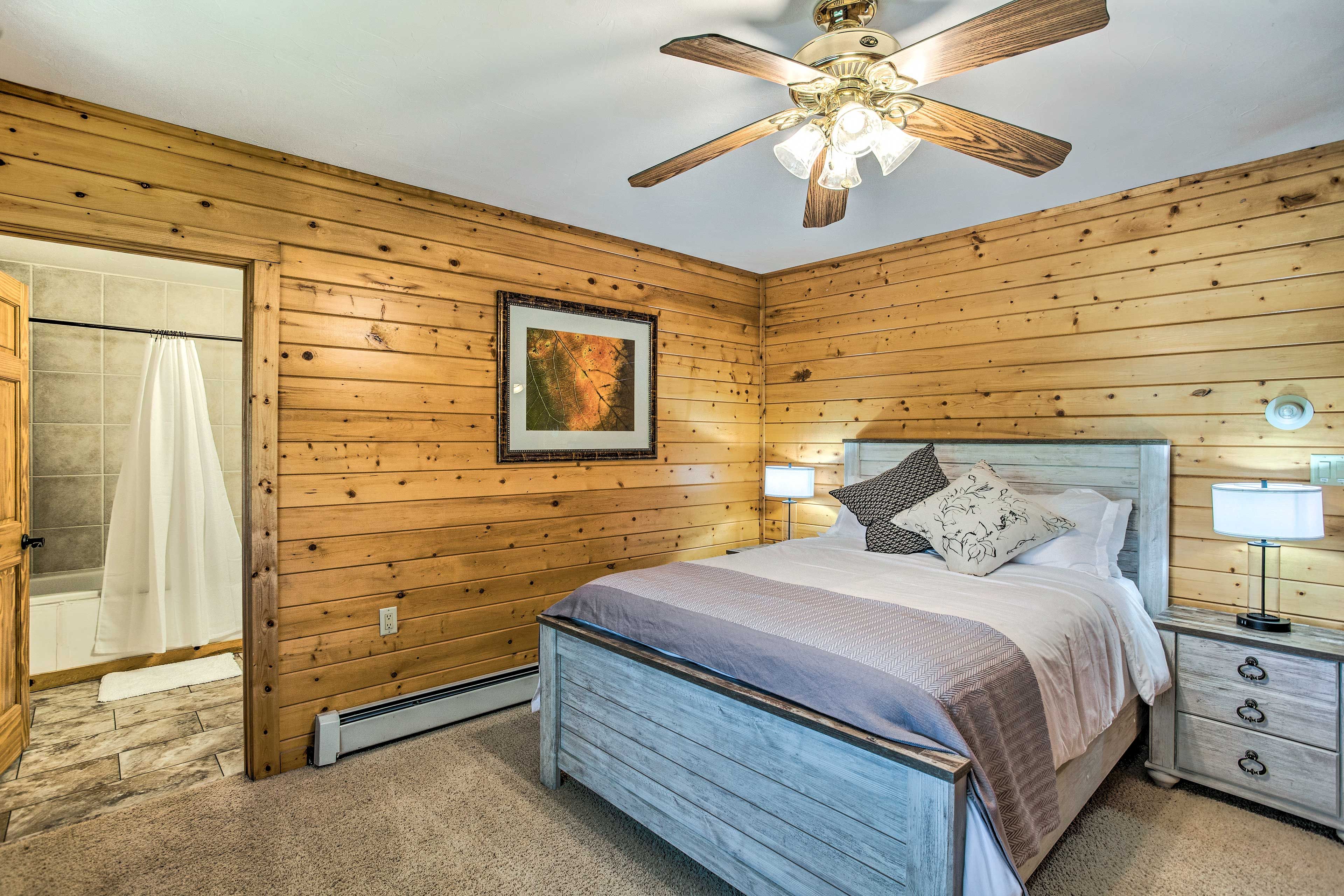 Bedroom 3 | Queen Bed