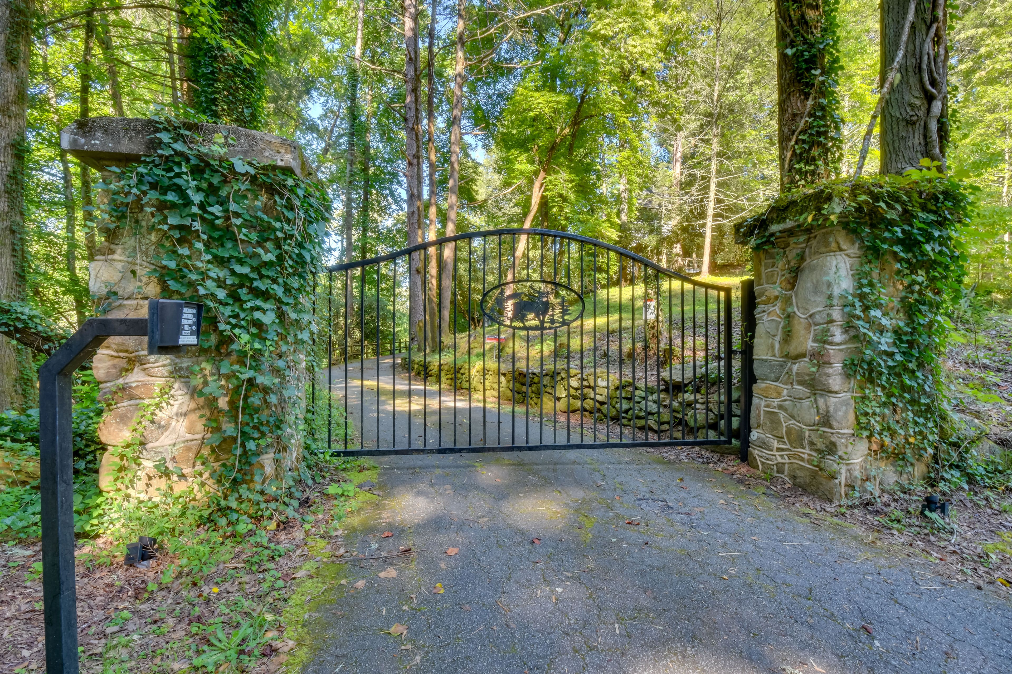Property Exterior | Free Street Parking
