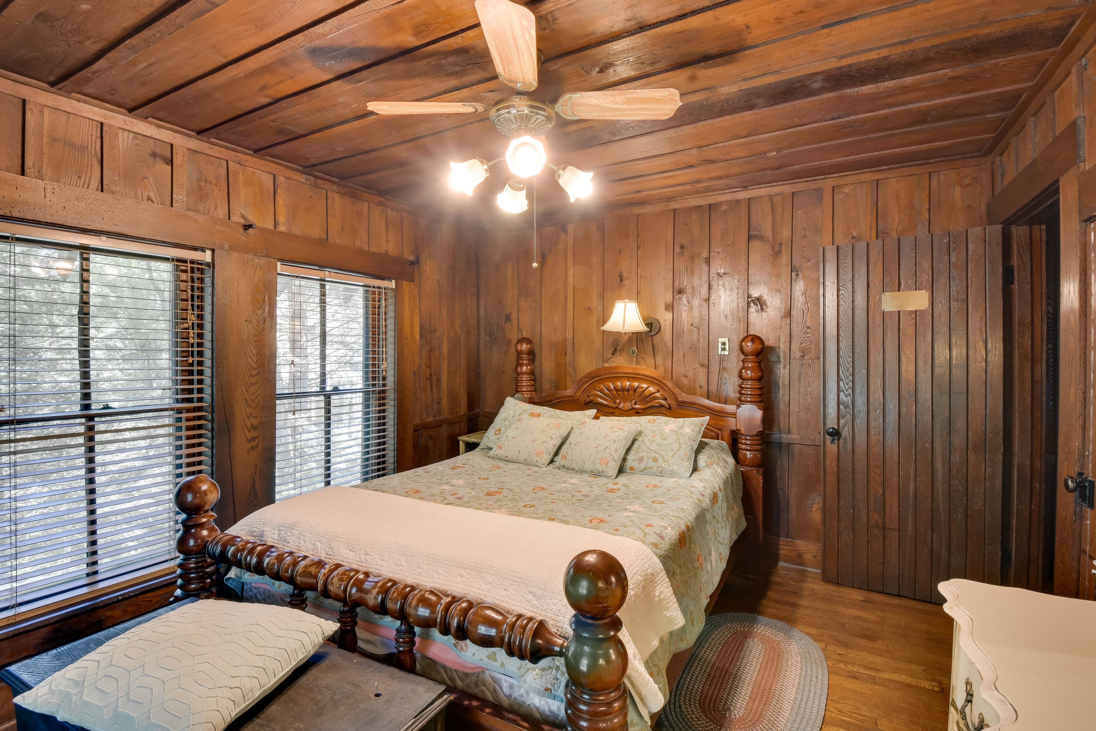 Bedroom 1 | Queen Bed | 2nd Floor