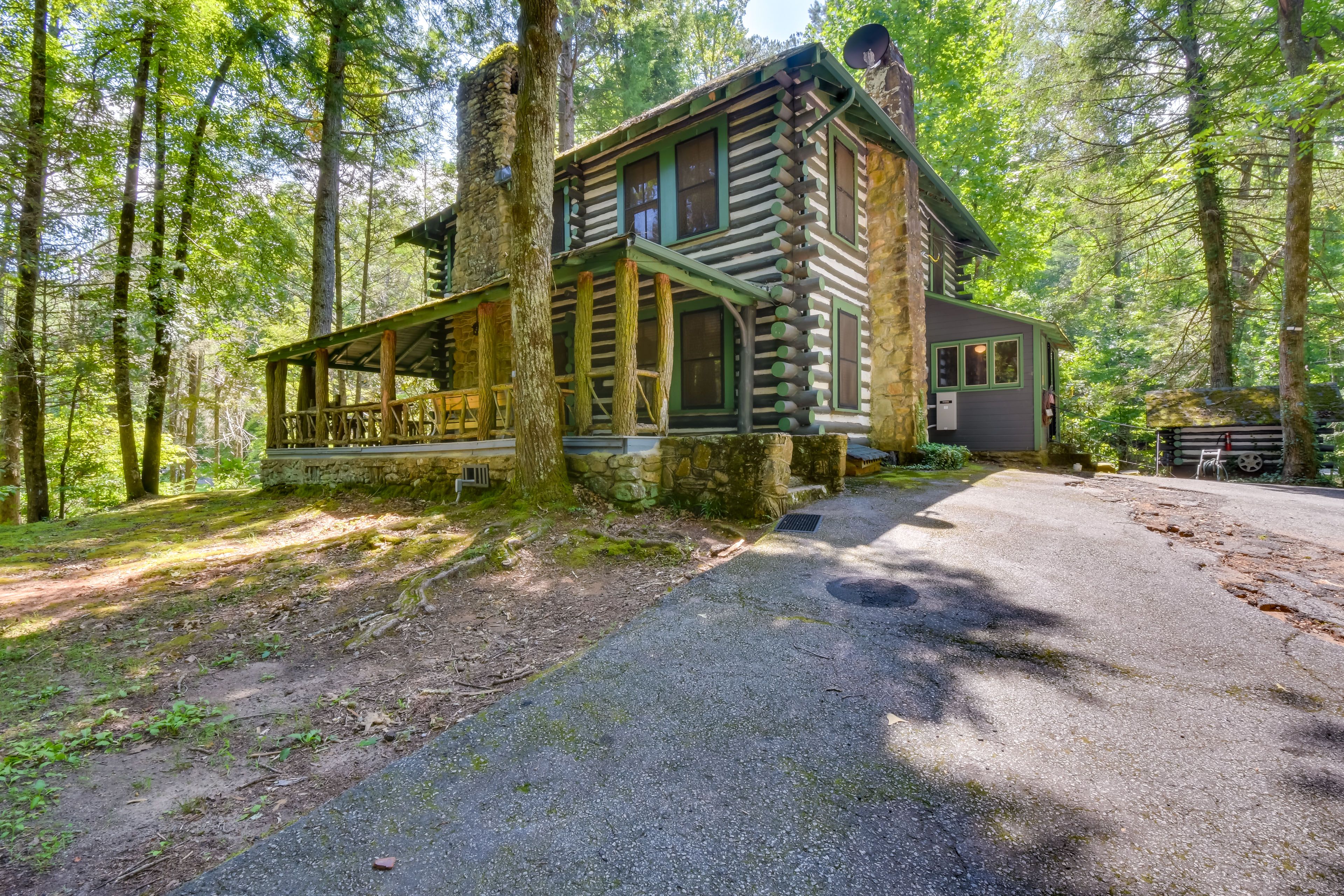 Property Exterior | Driveway (4 Vehicles) | RV/Trailer Parking Allowed