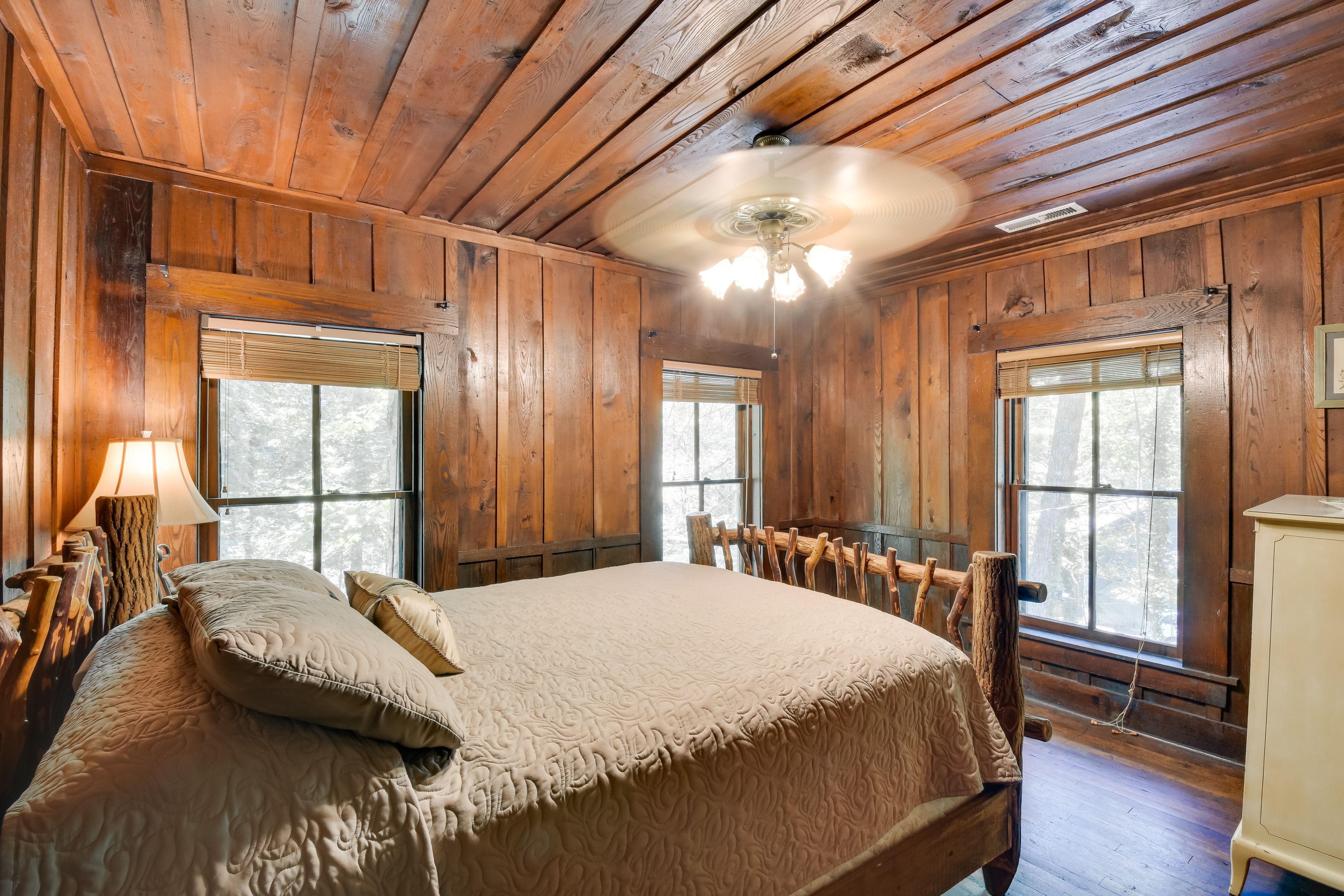Bedroom 2 | Queen Bed | 2nd Floor