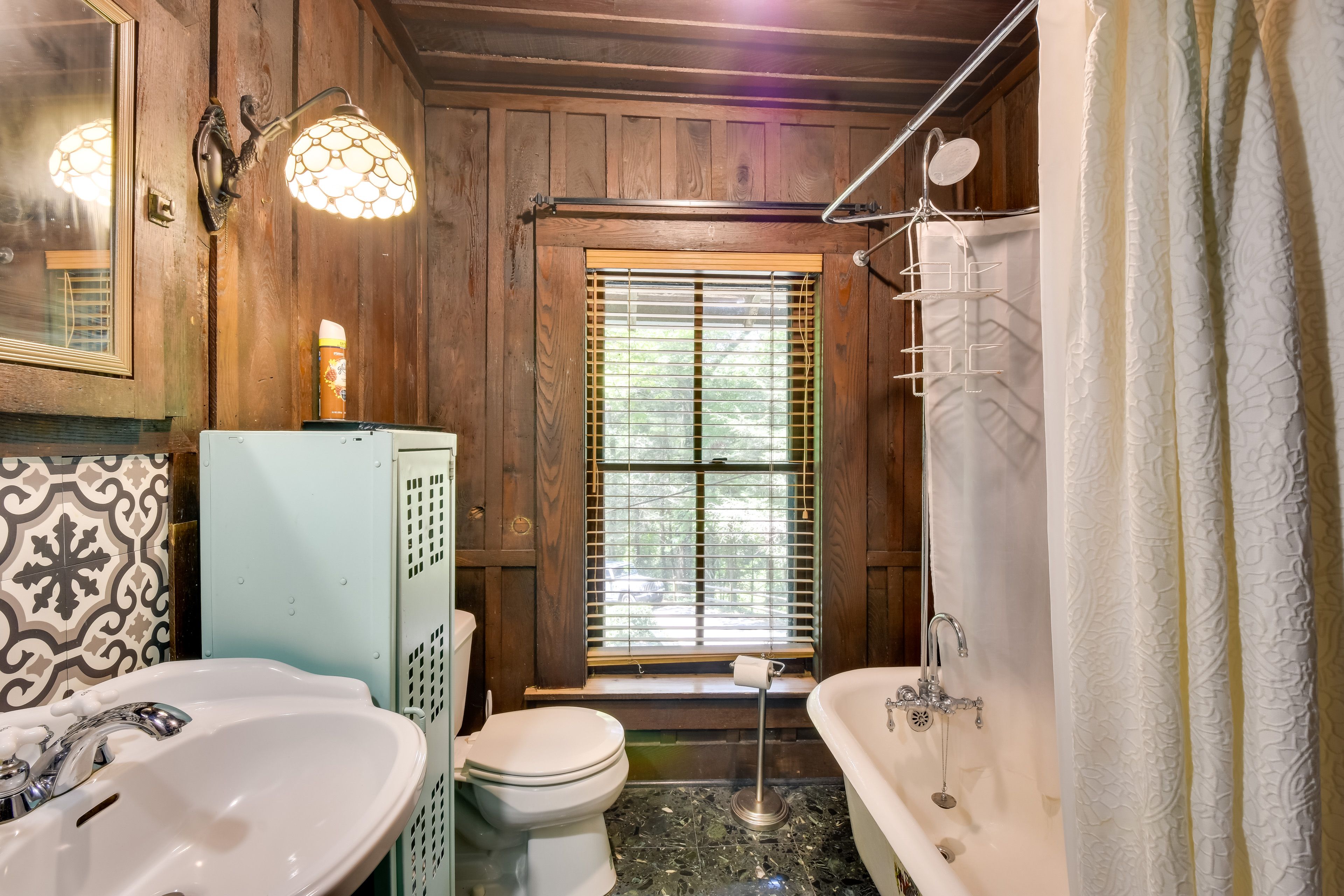 Full Bathroom | 2nd Floor
