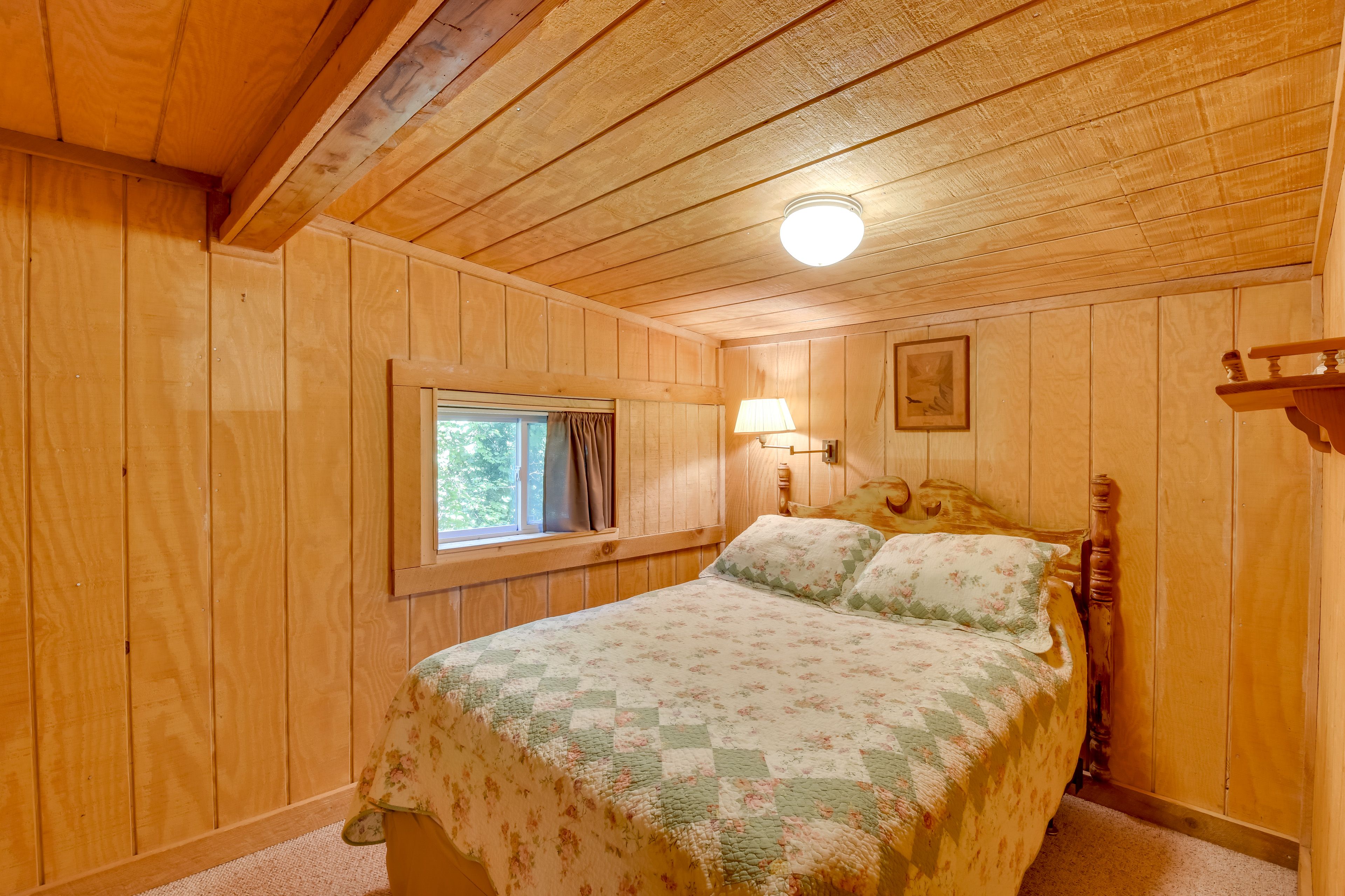 Bedroom 2 | Queen Bed | Main Floor