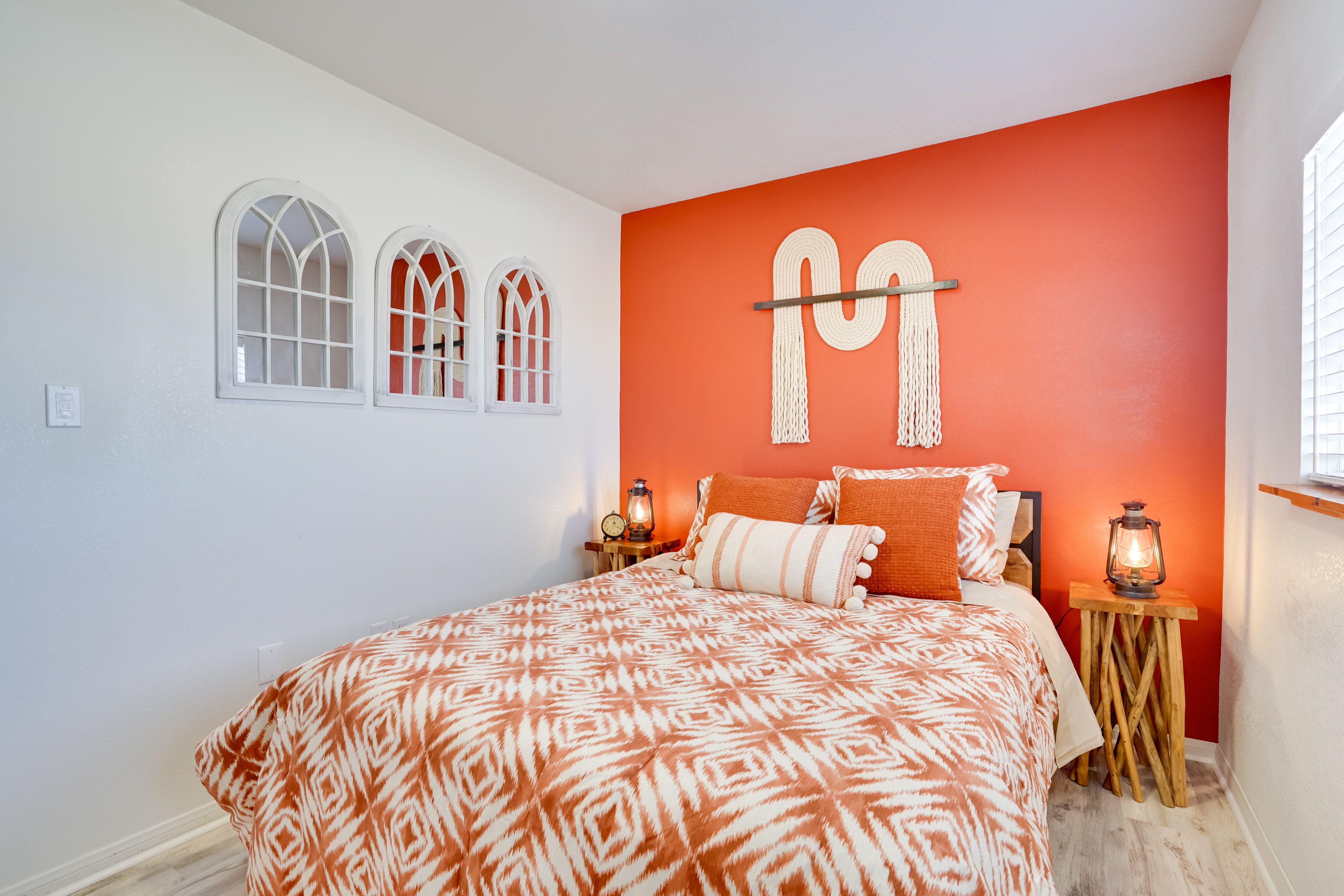 Bedroom 2 | Queen Bed | Closet | Linens Provided