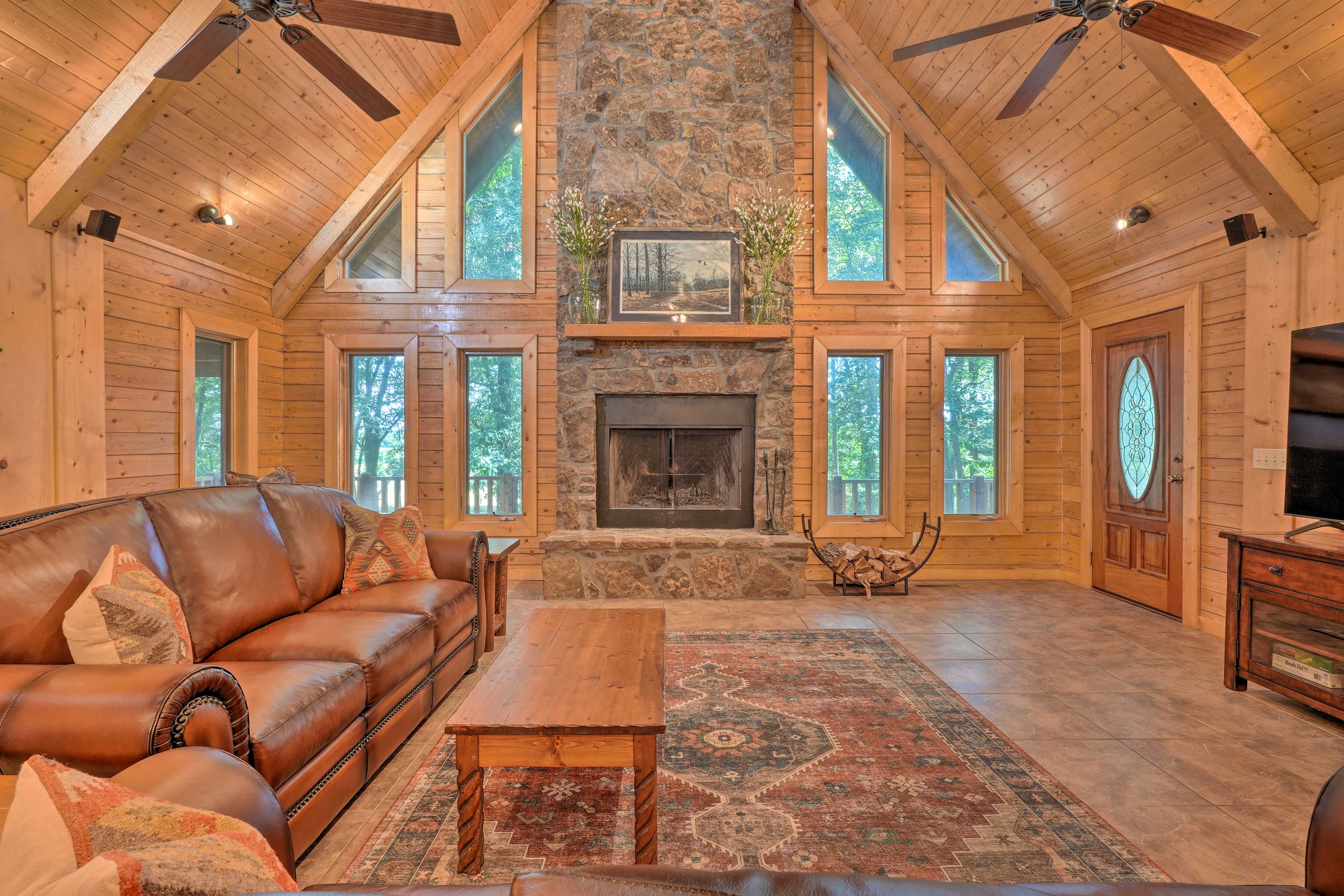 Springdale Vacation Rental | 4BR | 4BA | 2,384 Sq Ft | Stairs Required