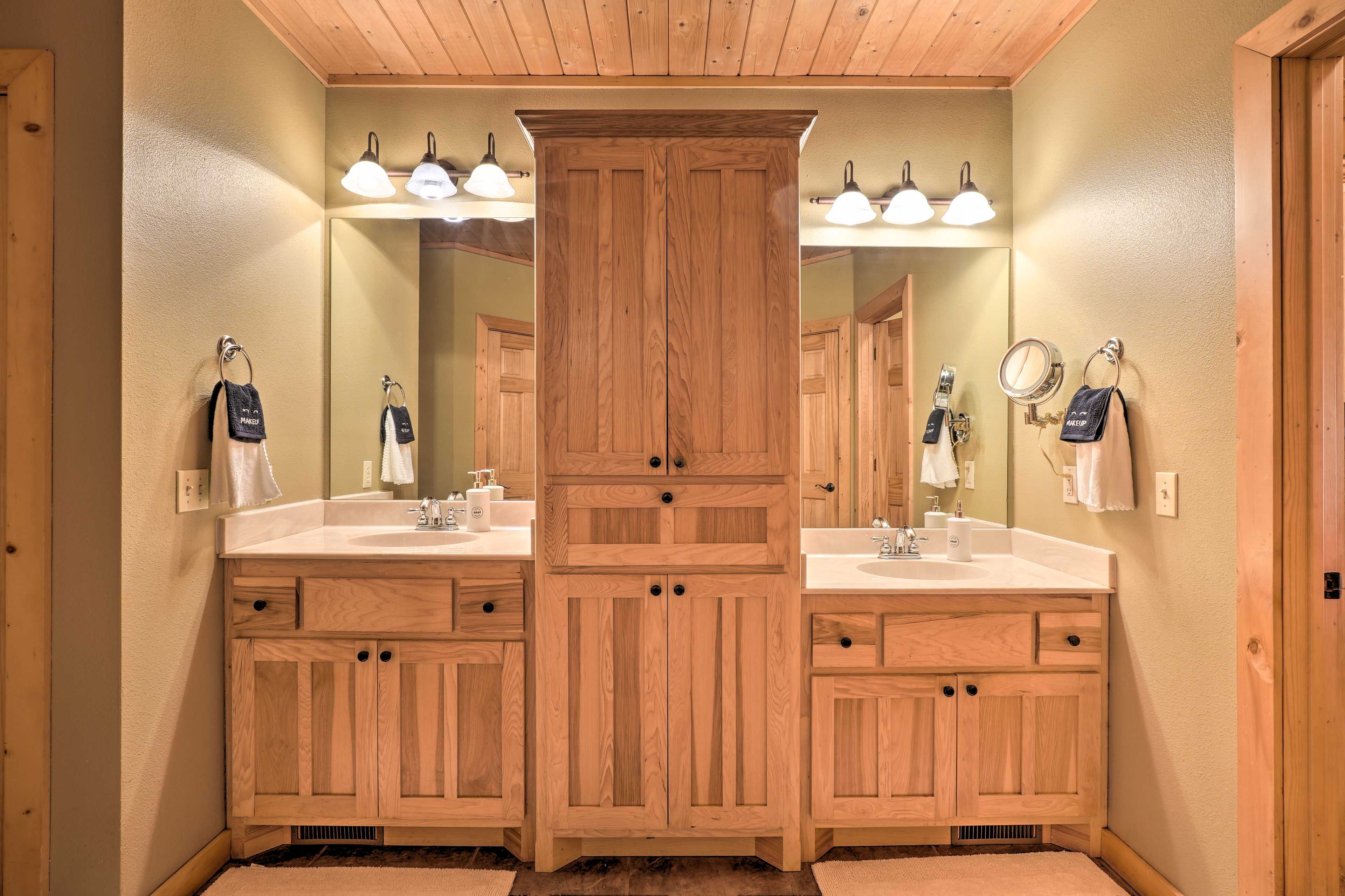 En-Suite Bathroom | Complimentary Toiletries | Walk-In Shower