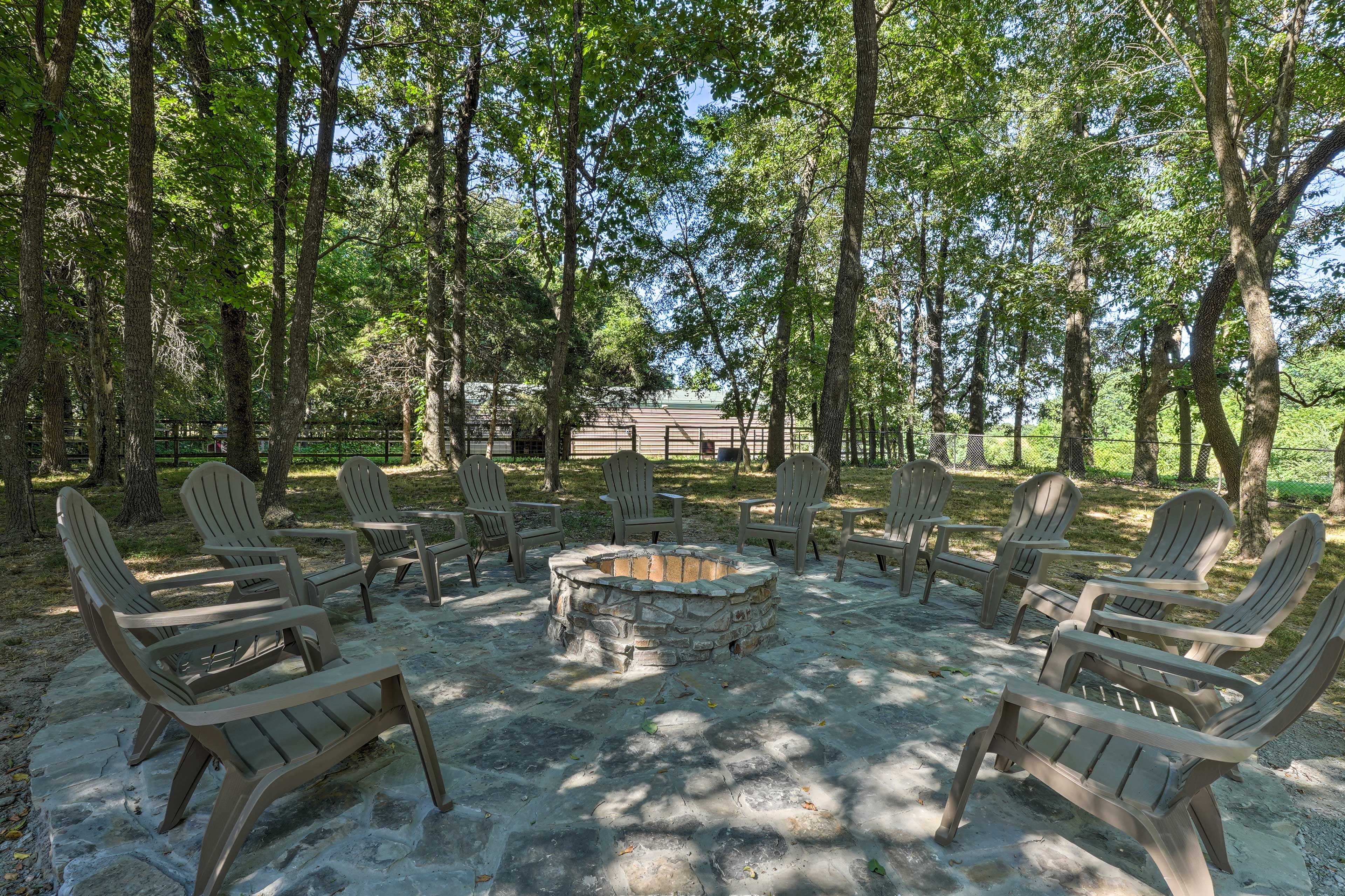 Private Yard | Wood-Burning Fire Pit w/ Seating