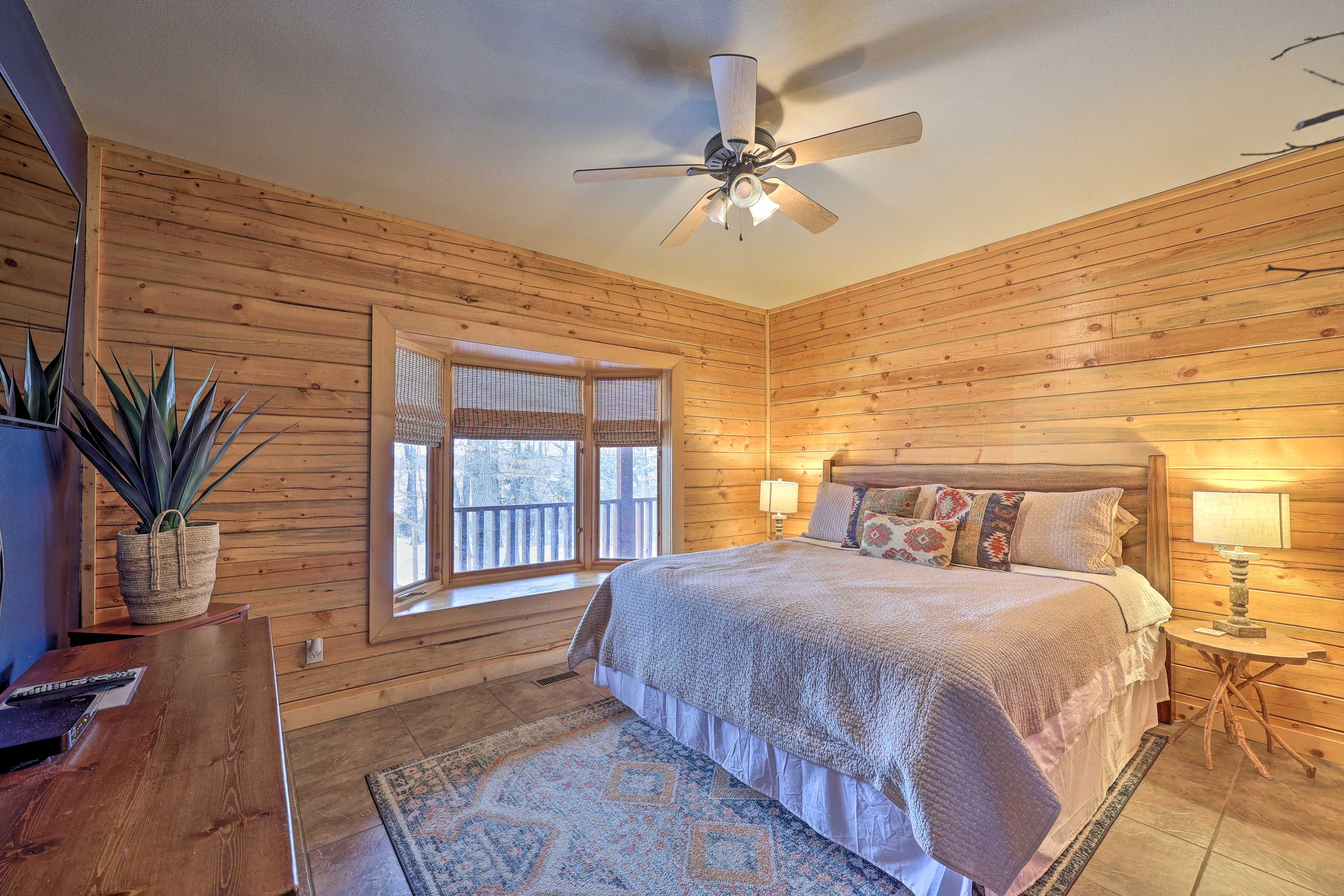 Bedroom 2 | King Bed | 1st Floor