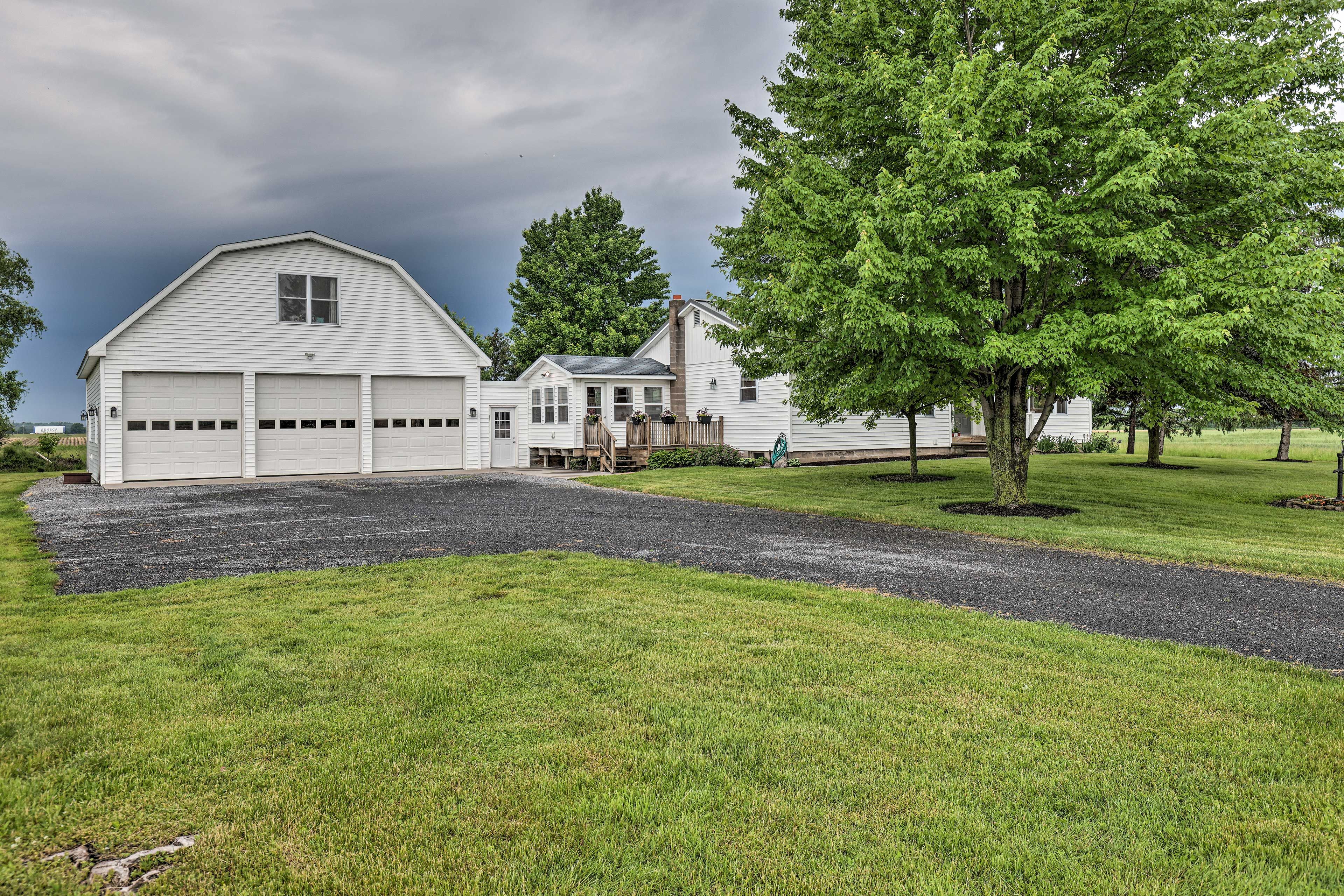 Parking | Shared Driveway (2 Vehicles) | RV/Trailer Parking