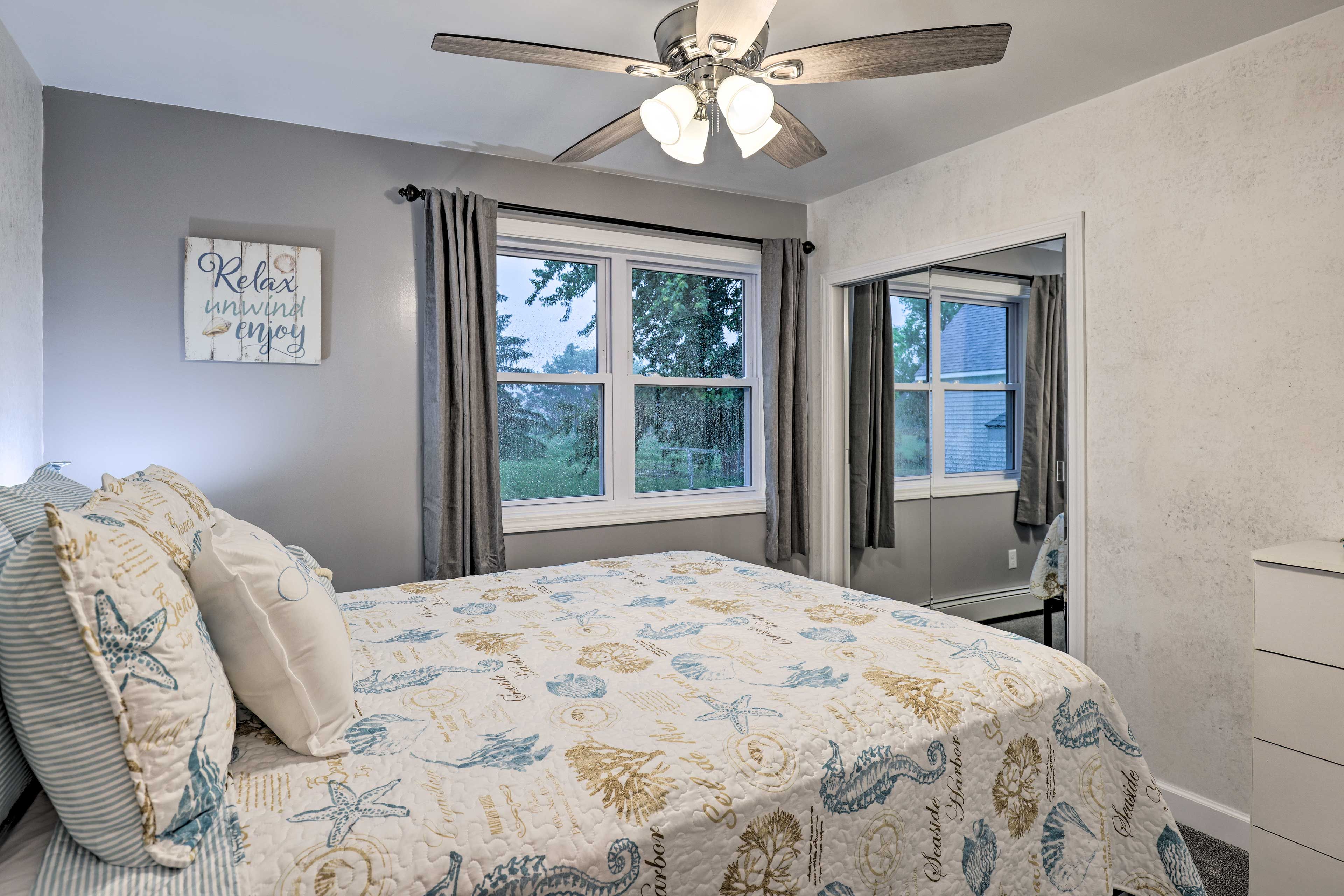 Bedroom 1 | Queen Bed