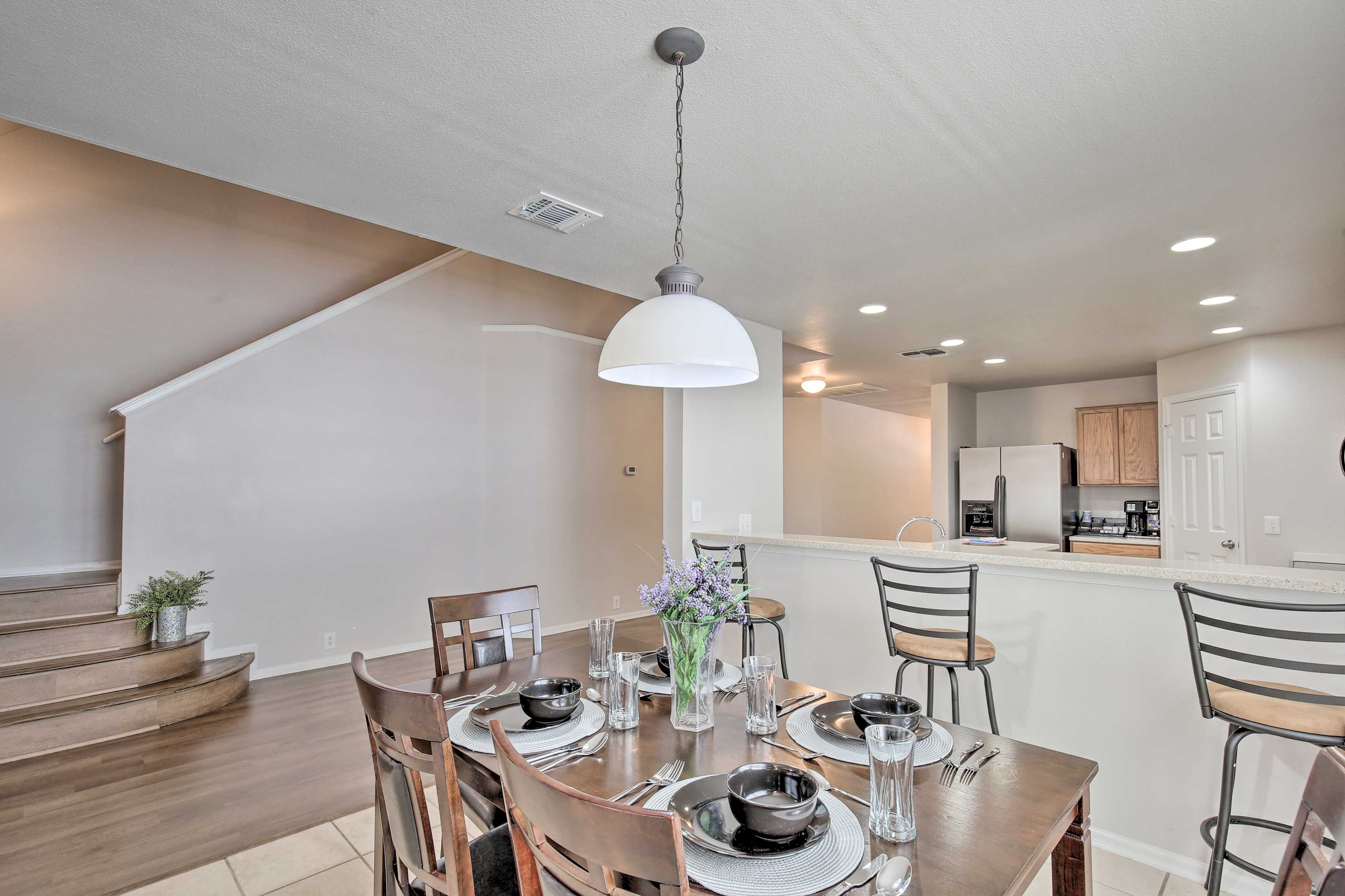 Dining Area | Dishware/Flatware Provided