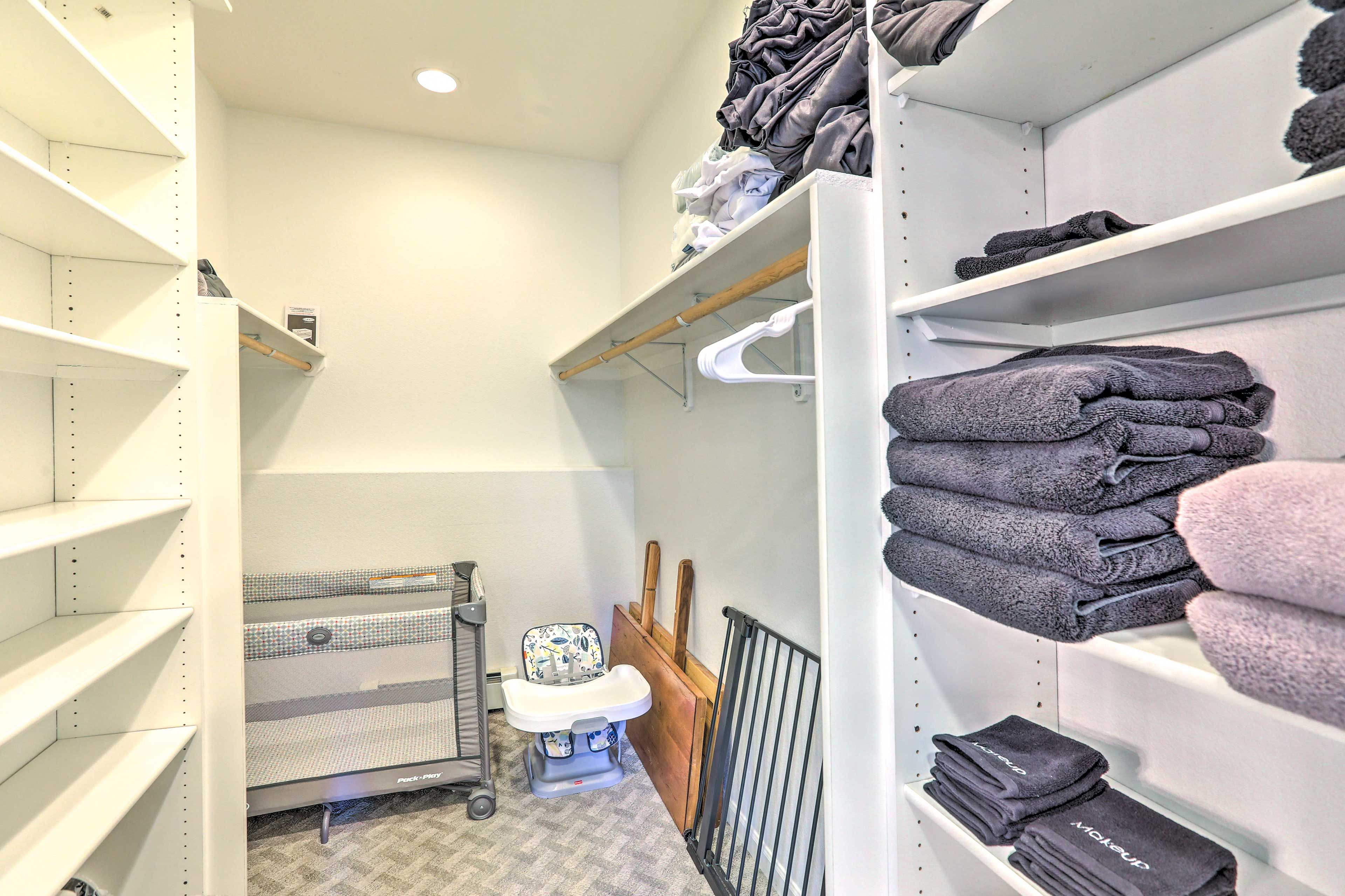 Walk-In Closet | Pack 'n Play