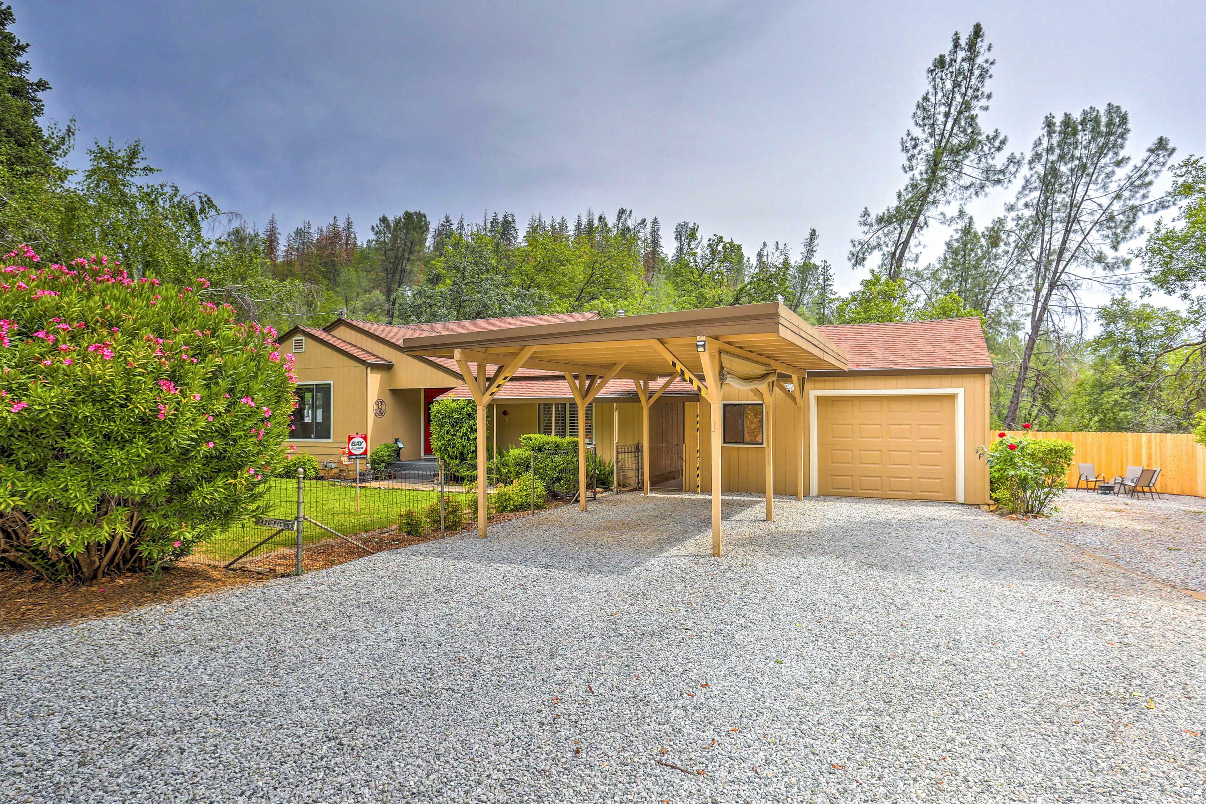 Parking | Driveway (4 Vehicles) | RV/Trailer/Boat Parking Allowed On-Site