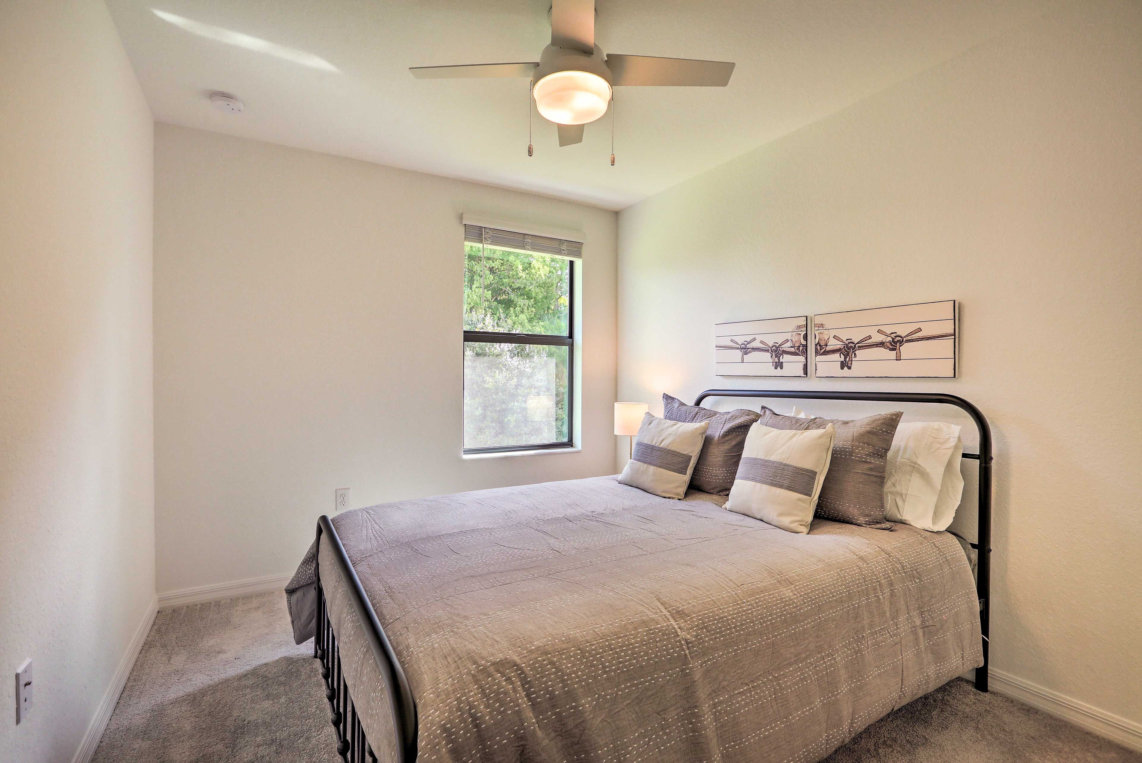Bedroom 2 | Queen Bed | 2nd Floor | Hangers