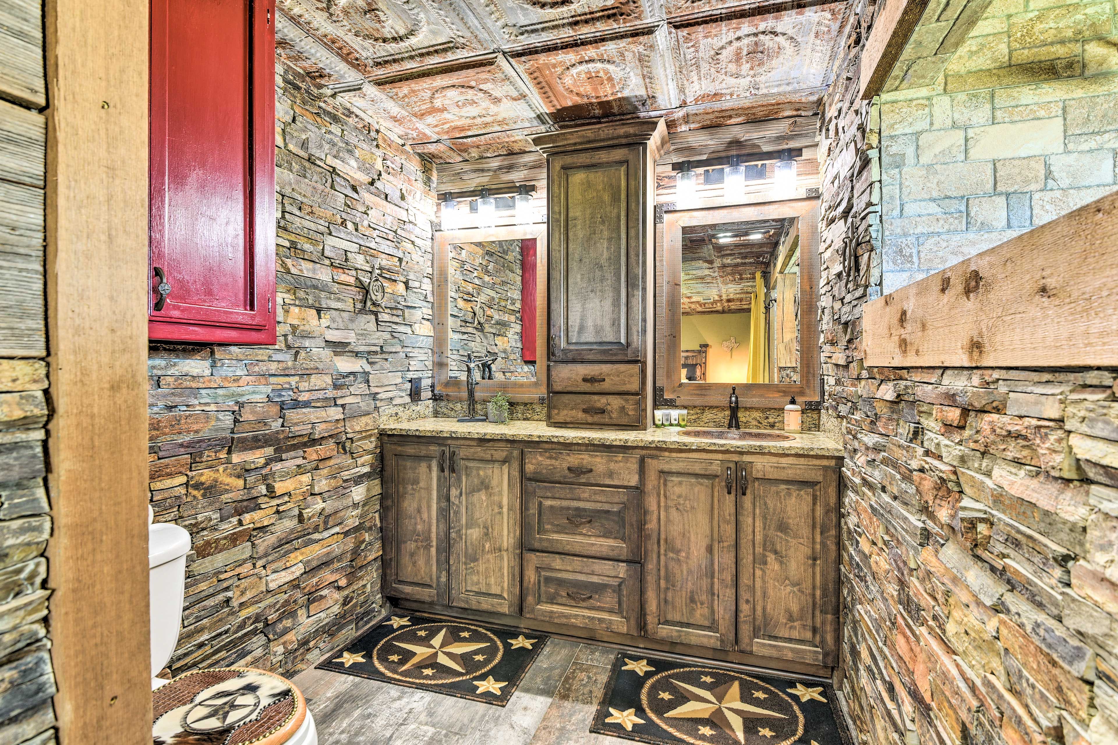 En-Suite Bathroom | Main House | 1st Floor | Towels Provided