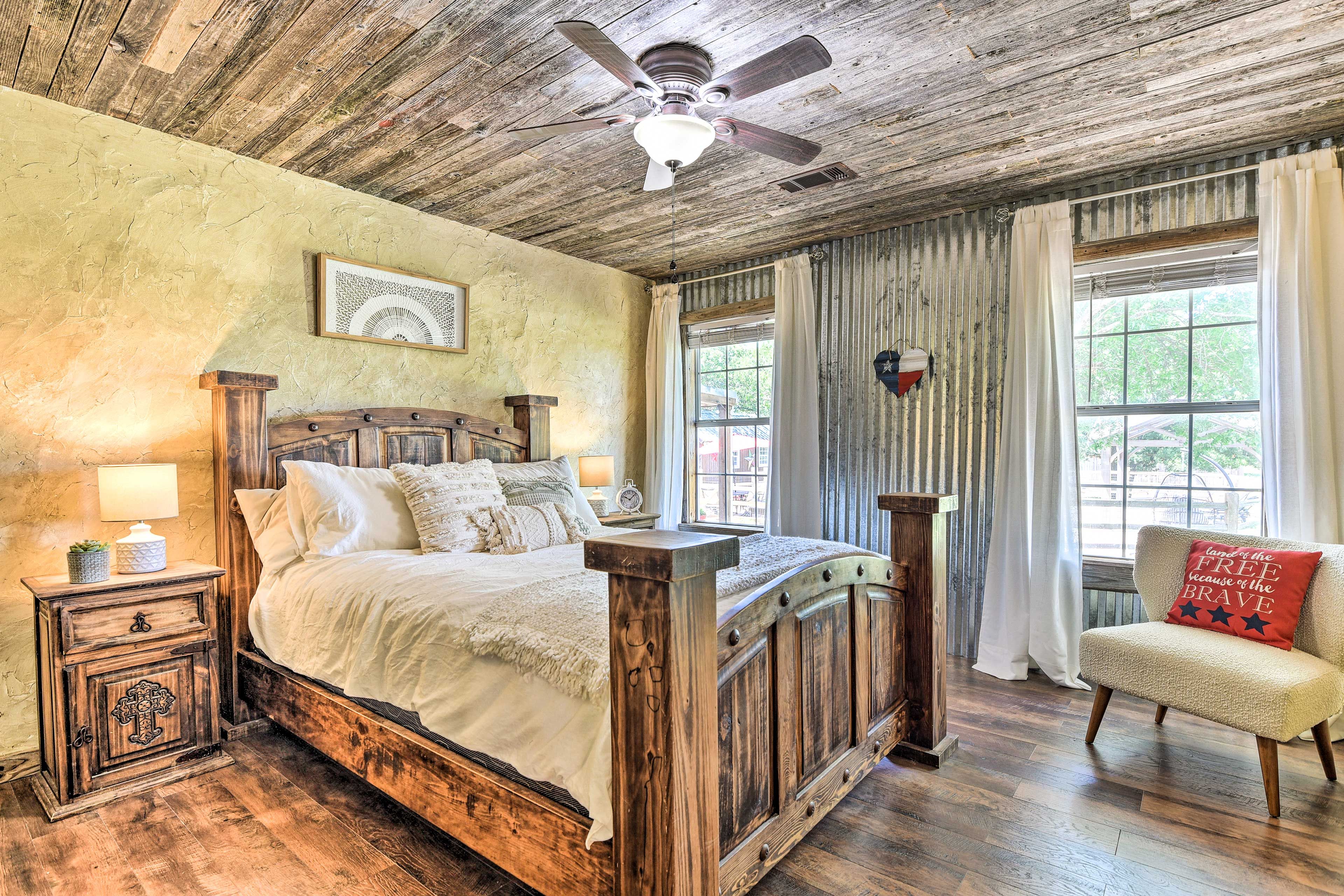 Bedroom 2 | Main House | 1st Floor | Queen Bed