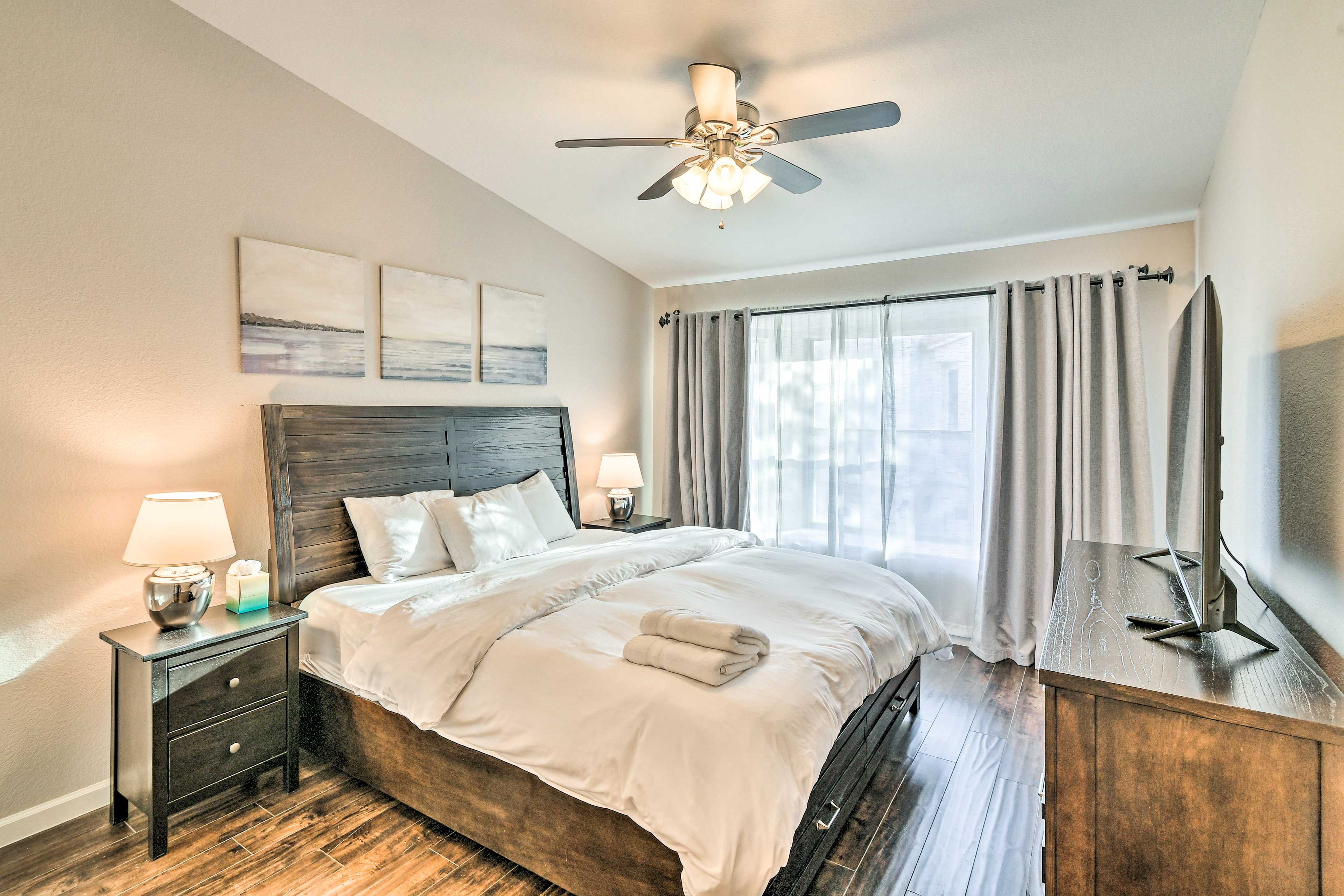 Bedroom 1 | King Bed | En-Suite Bathroom | Pack 'n Play