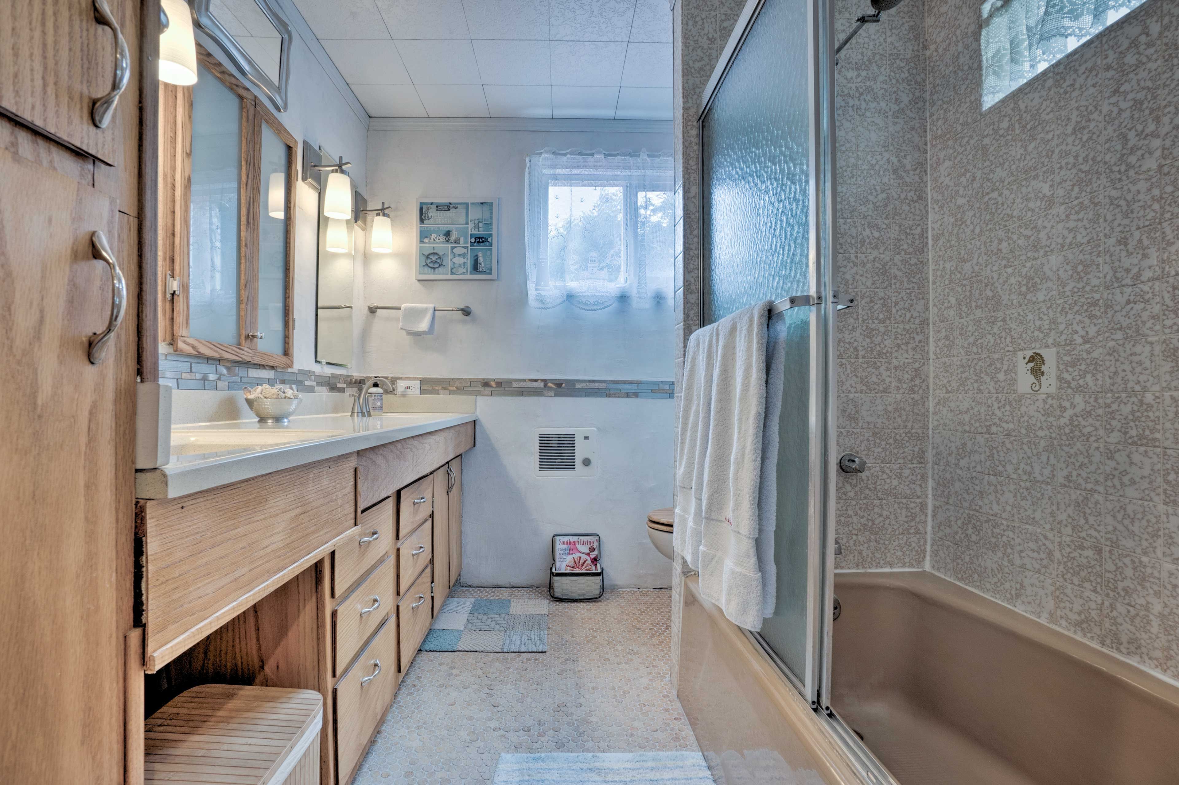 Full En-Suite Bathroom | Complimentary Toiletries