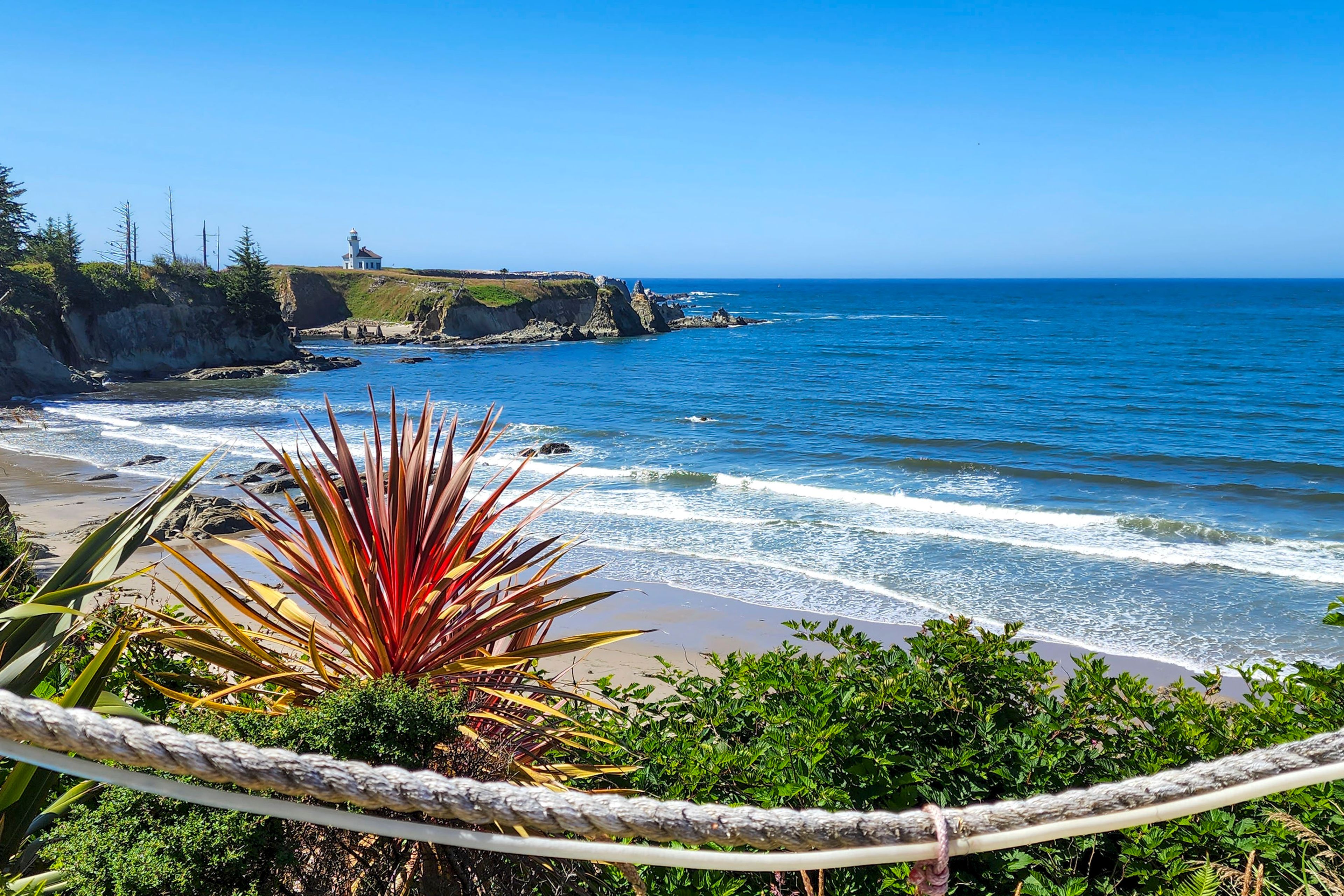 Coos Bay Vacation Rental | 3BR | 2.5BA | Step-Free Access | 2,200 Sq Ft
