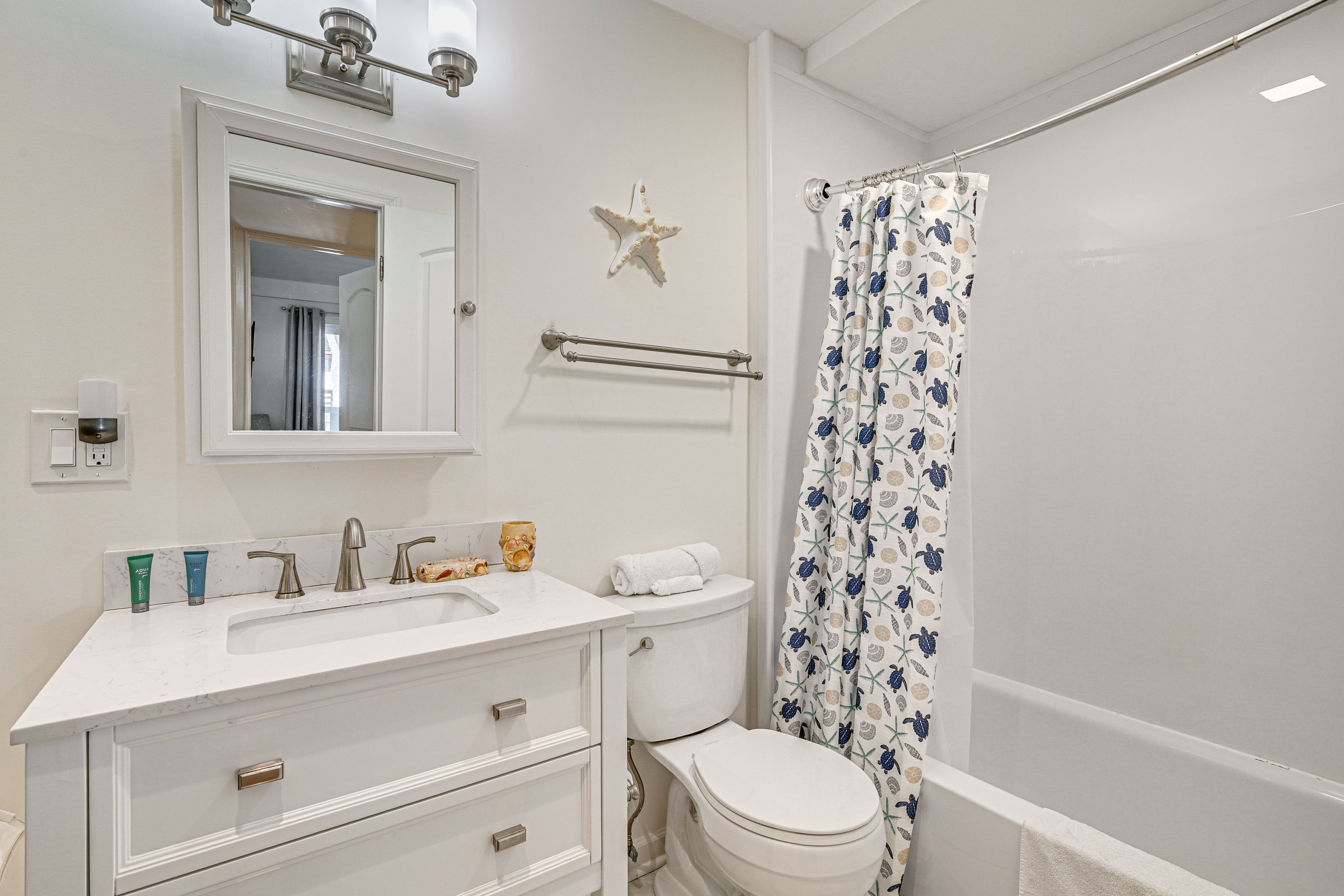 Full Bathroom | 1st Level