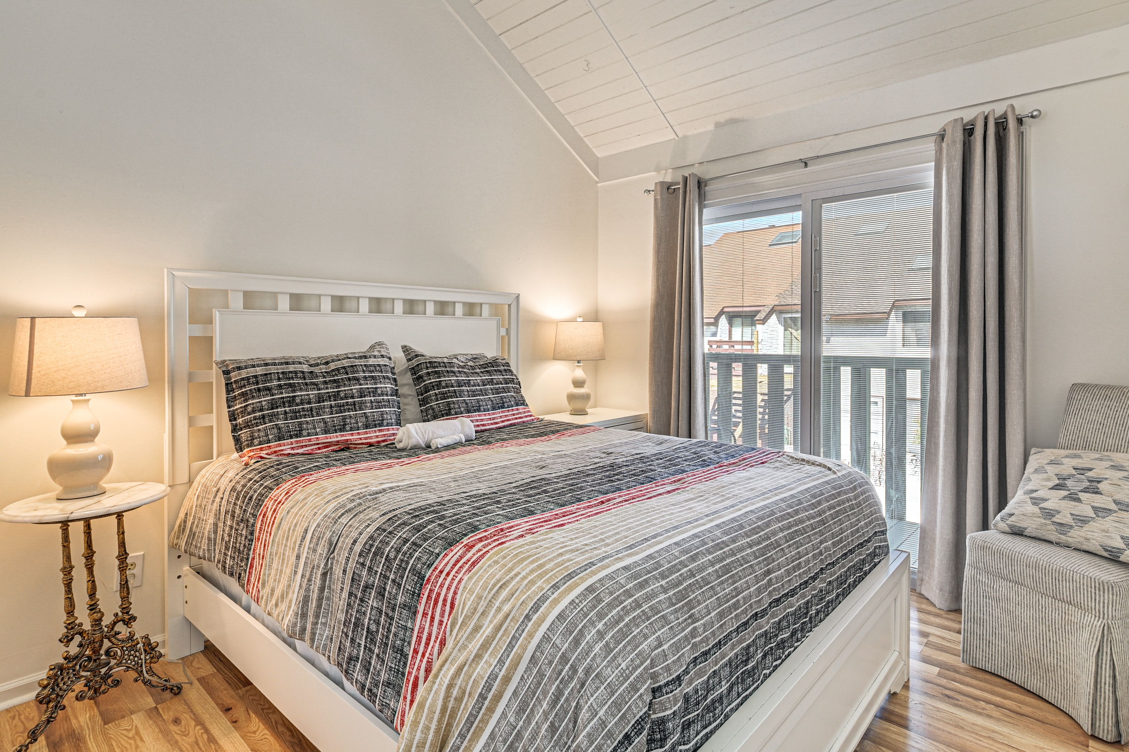 Bedroom 2 | Queen Bed | 1st Level