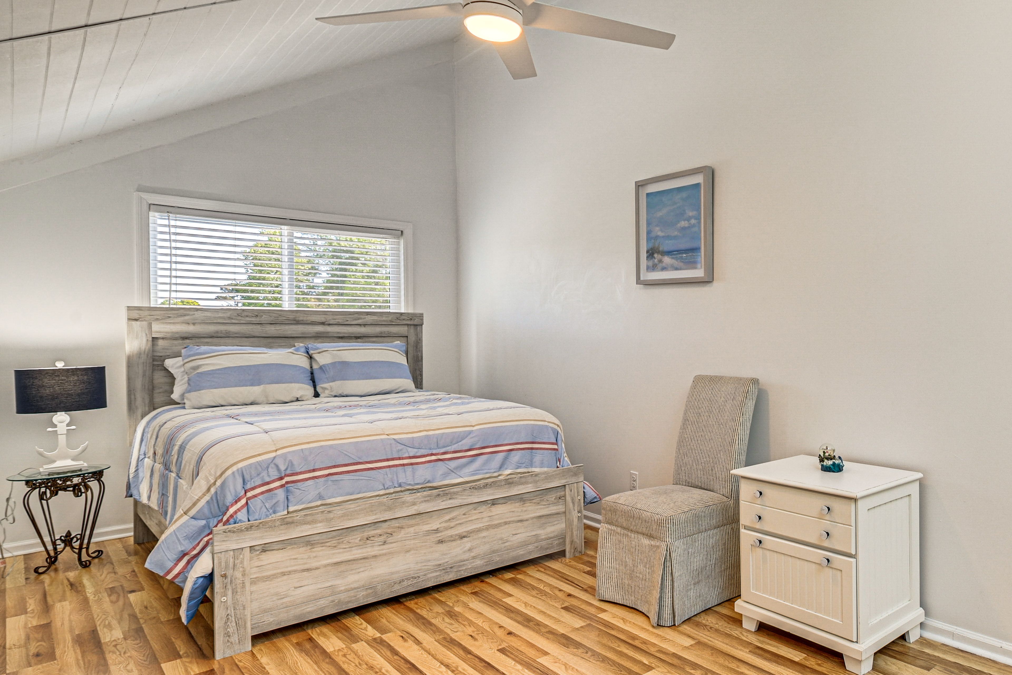 Loft | 2nd Level | Queen Bed