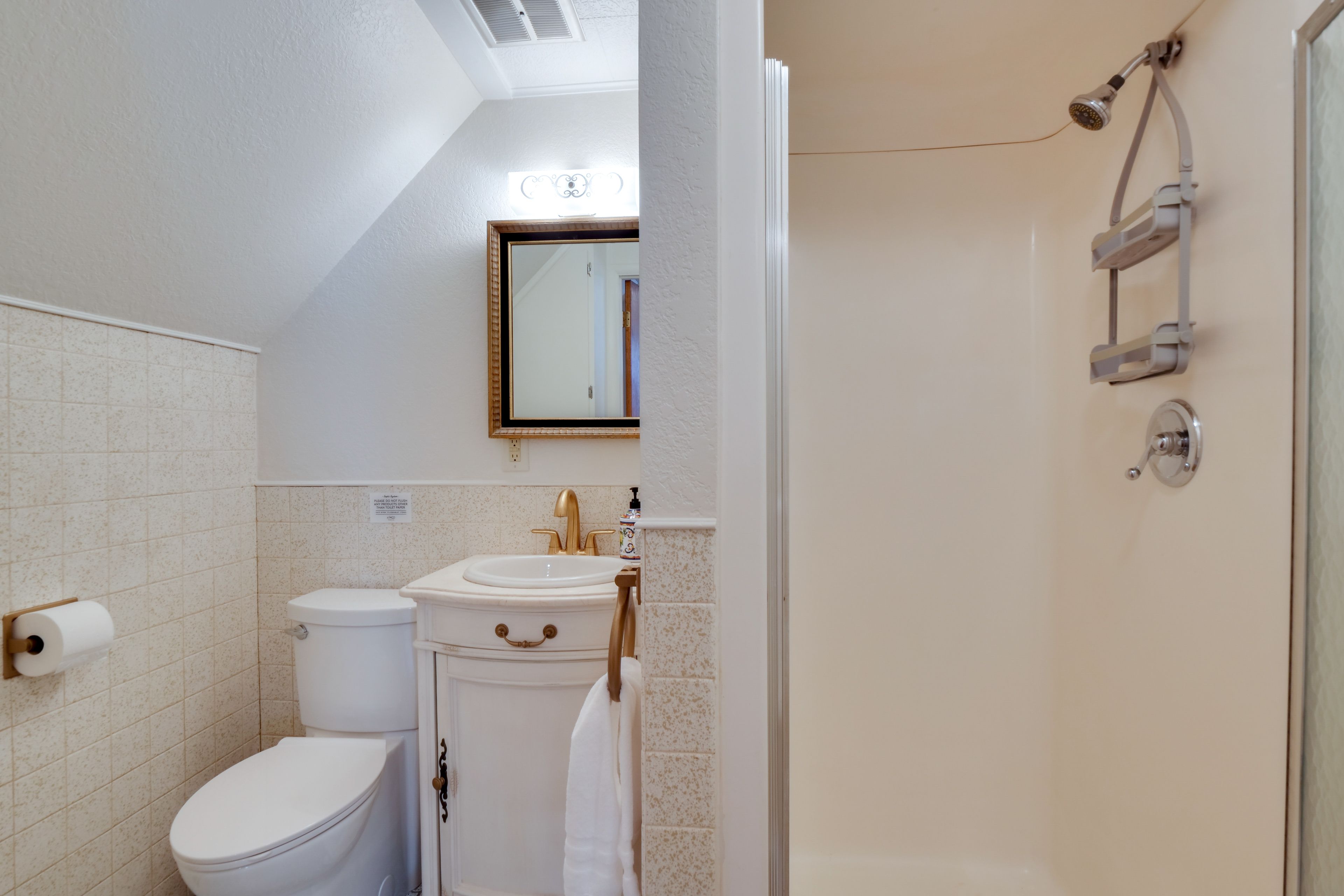 Full Bath | Complimentary Toiletries