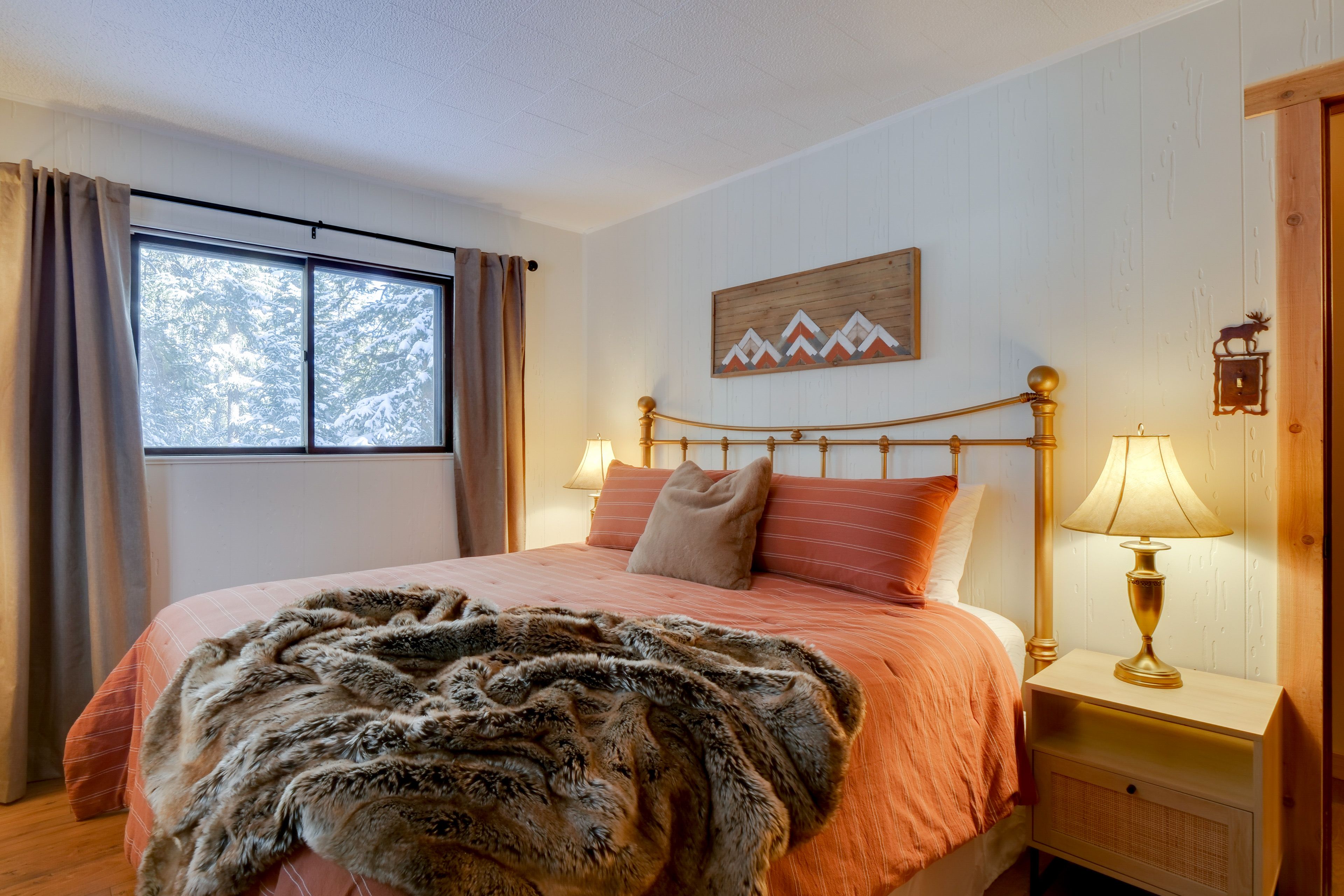 Bedroom 2 | King Bed | 1st Floor