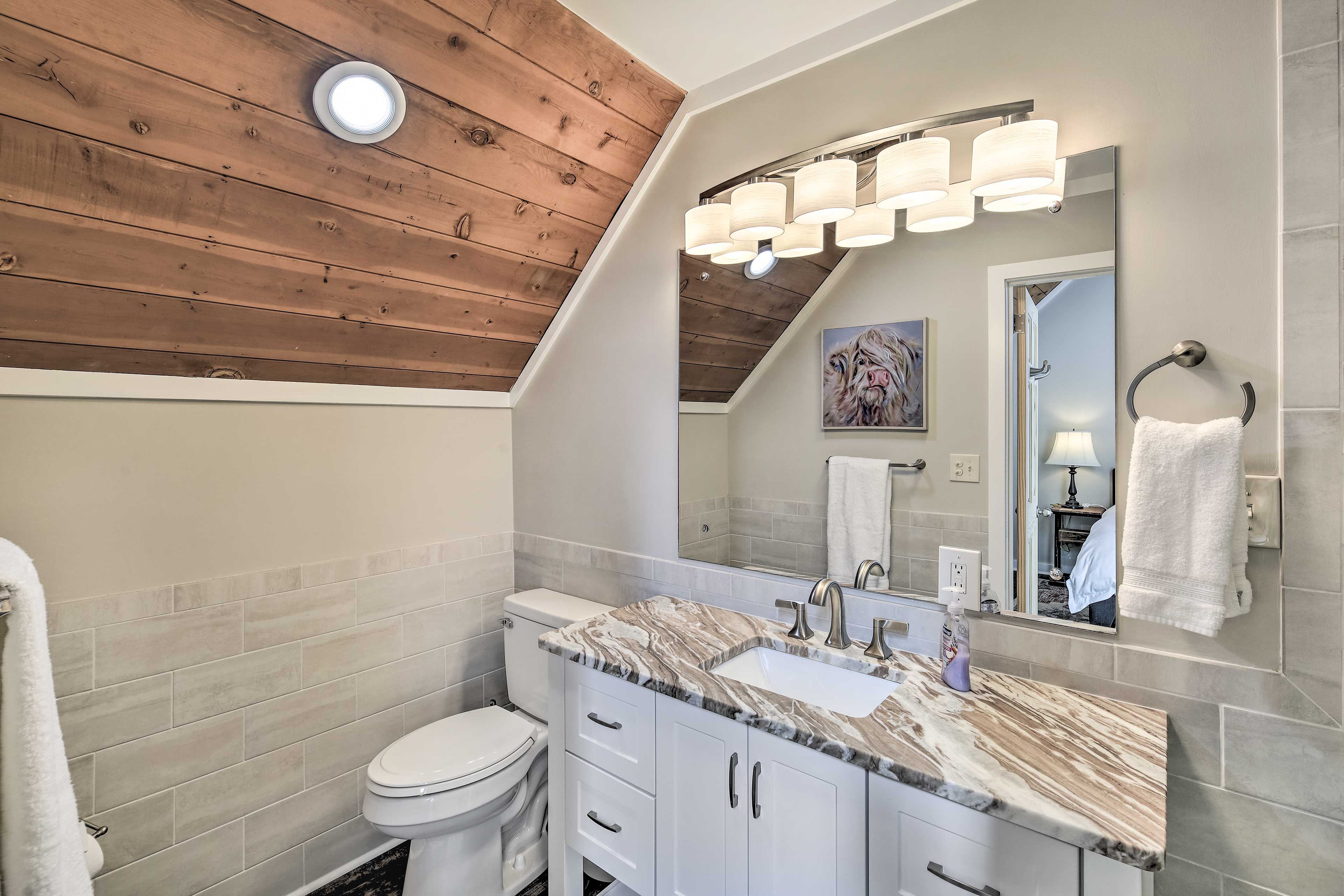 En-Suite Bathroom | 2nd Floor | Towels Provided