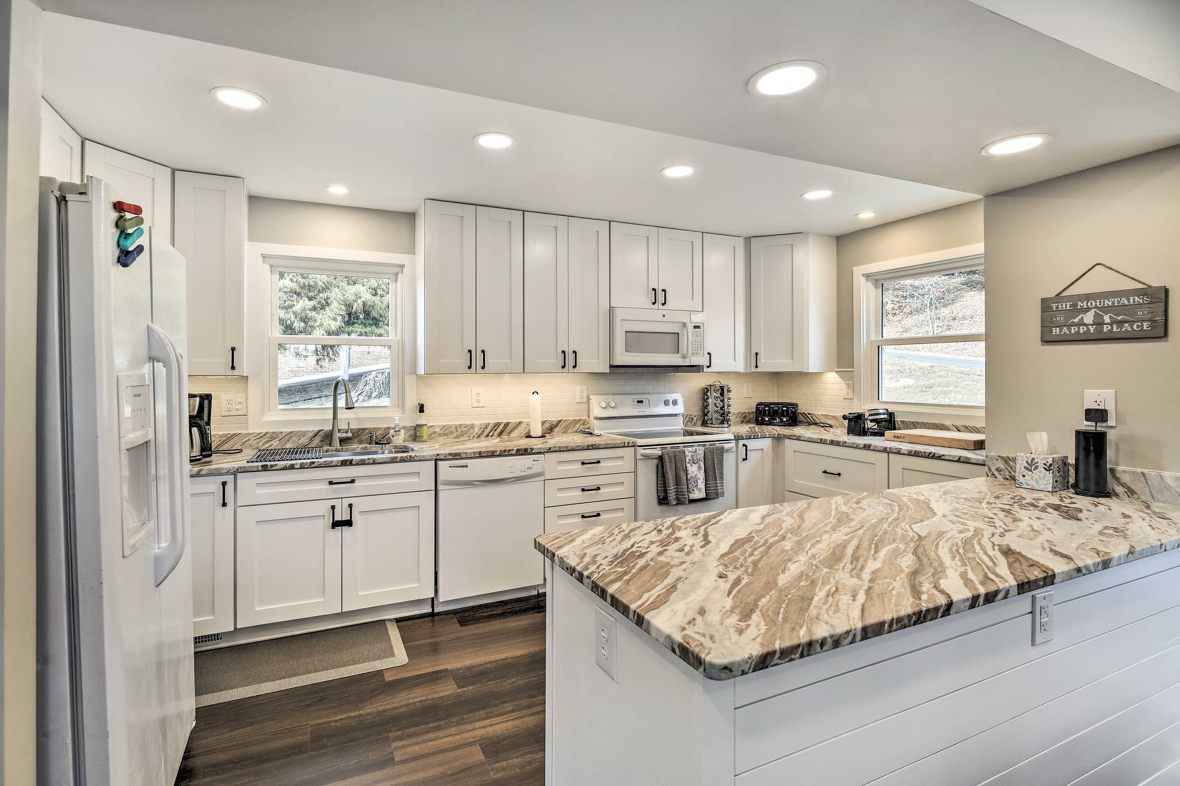 Kitchen | 1st Floor | Dishware & Flatware | Blender | Crockpot