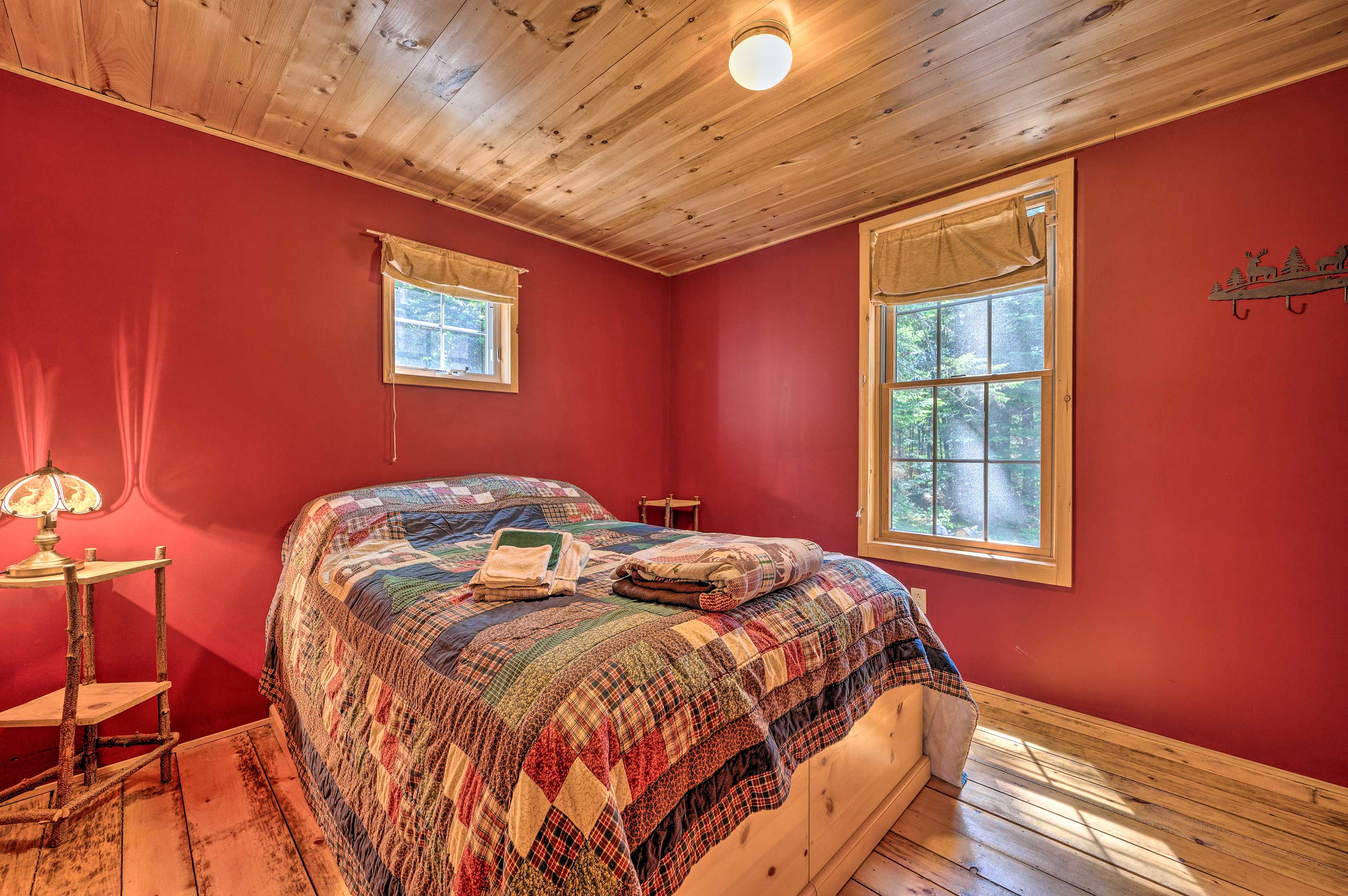 Bedroom 2 | Full Bed | Main Floor