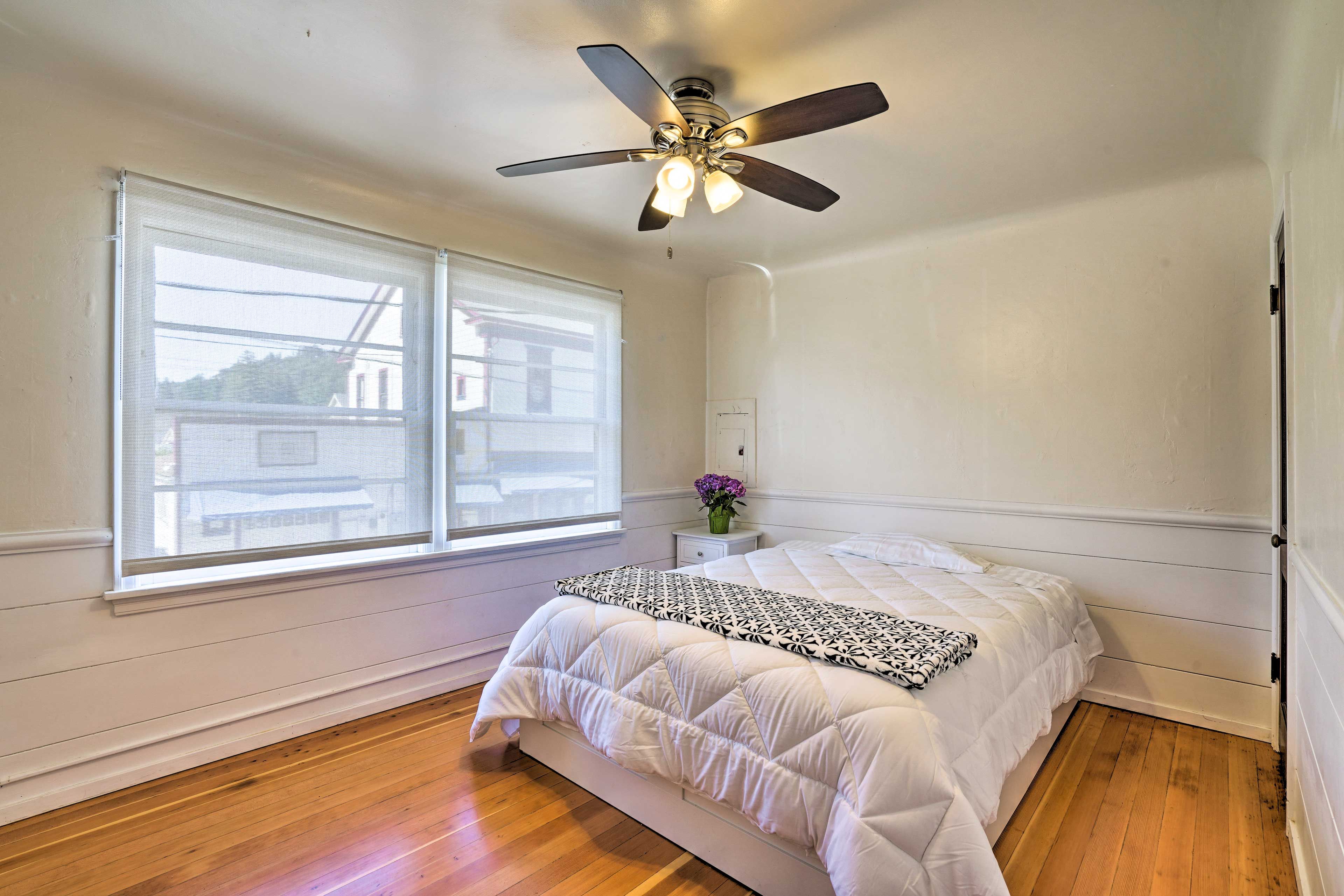 Bedroom 1 | Queen Bed | Linens & Towels