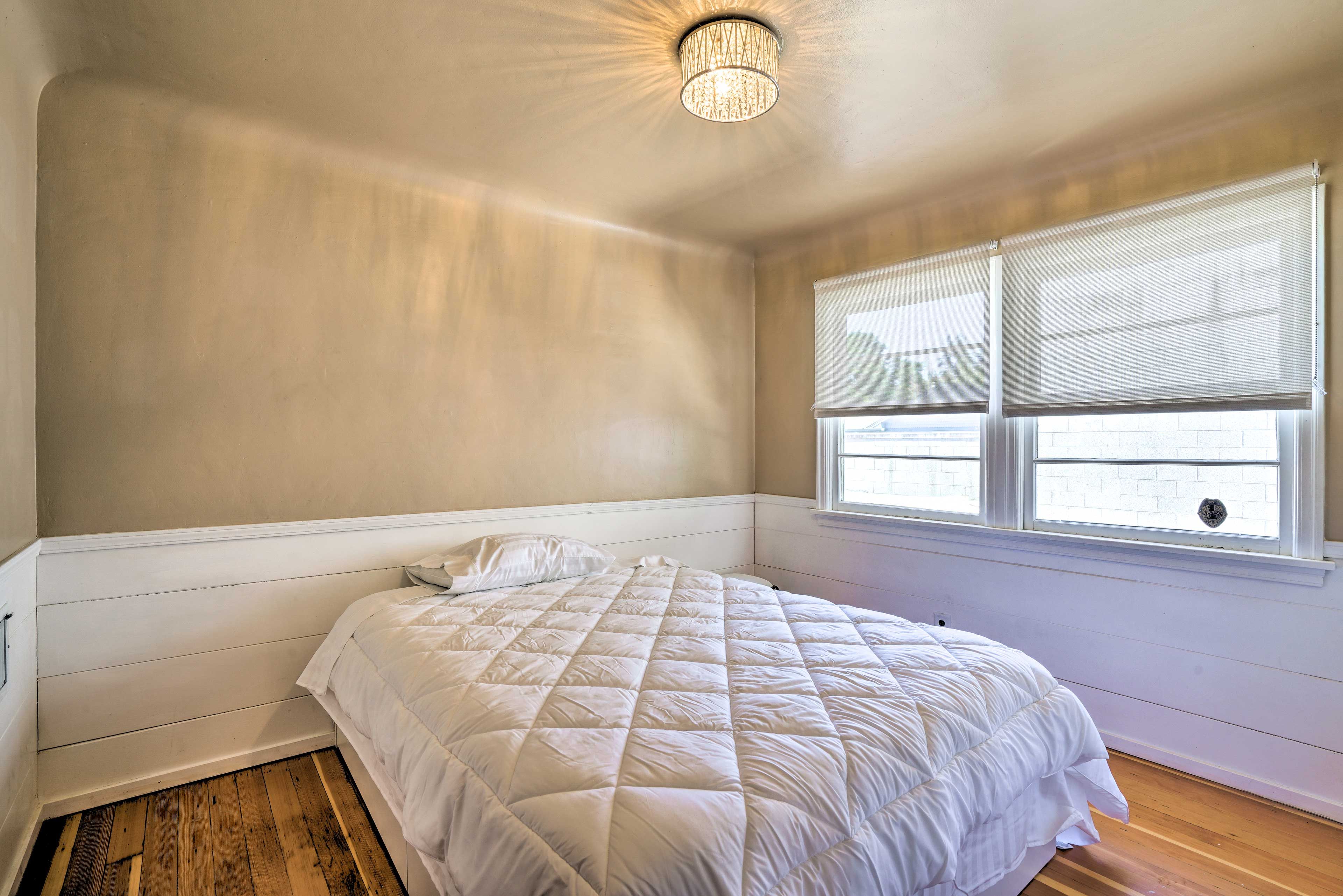 Bedroom 2 | Queen Bed