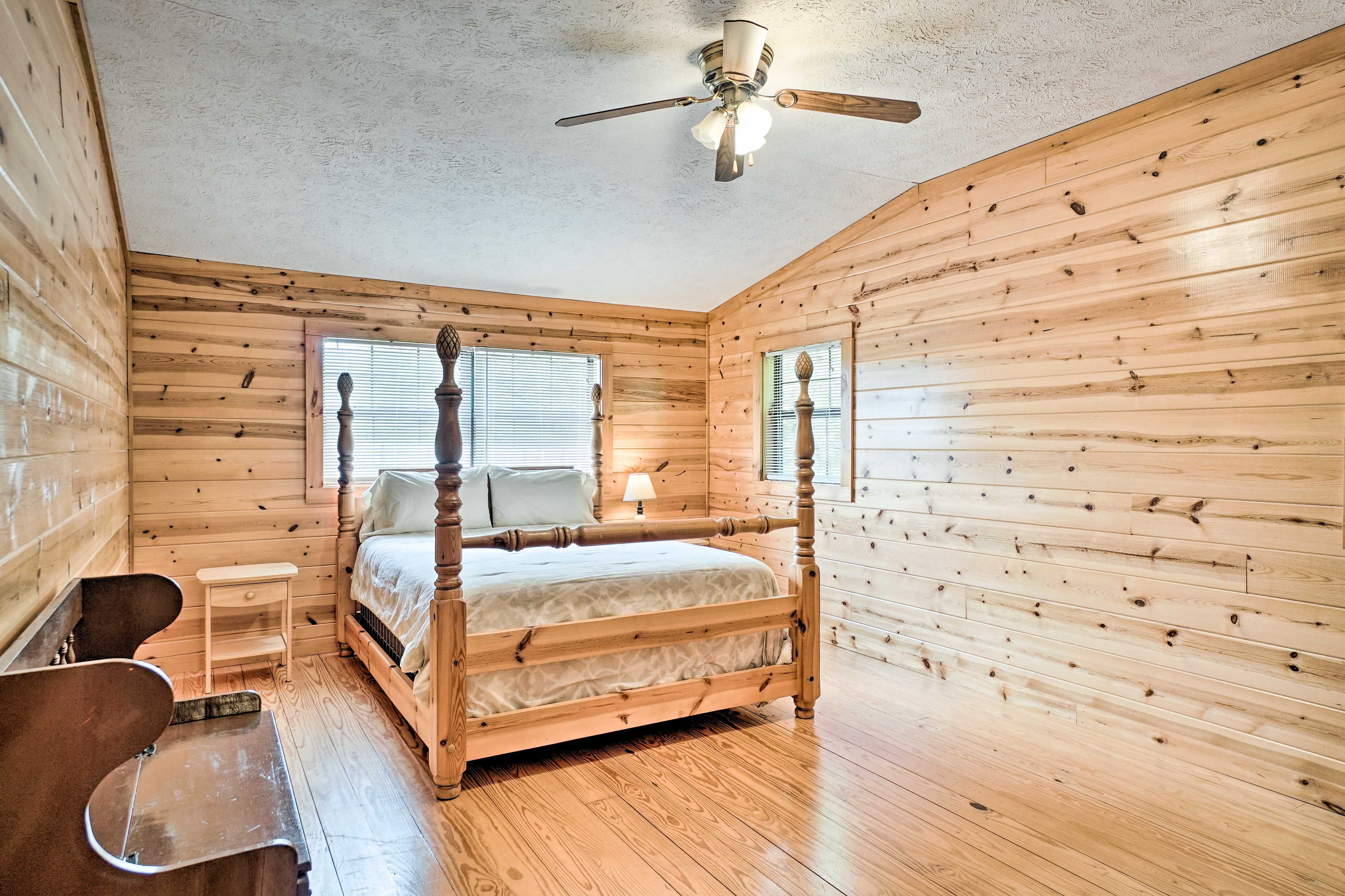 Bedroom 2 | 2nd Floor | Queen Bed