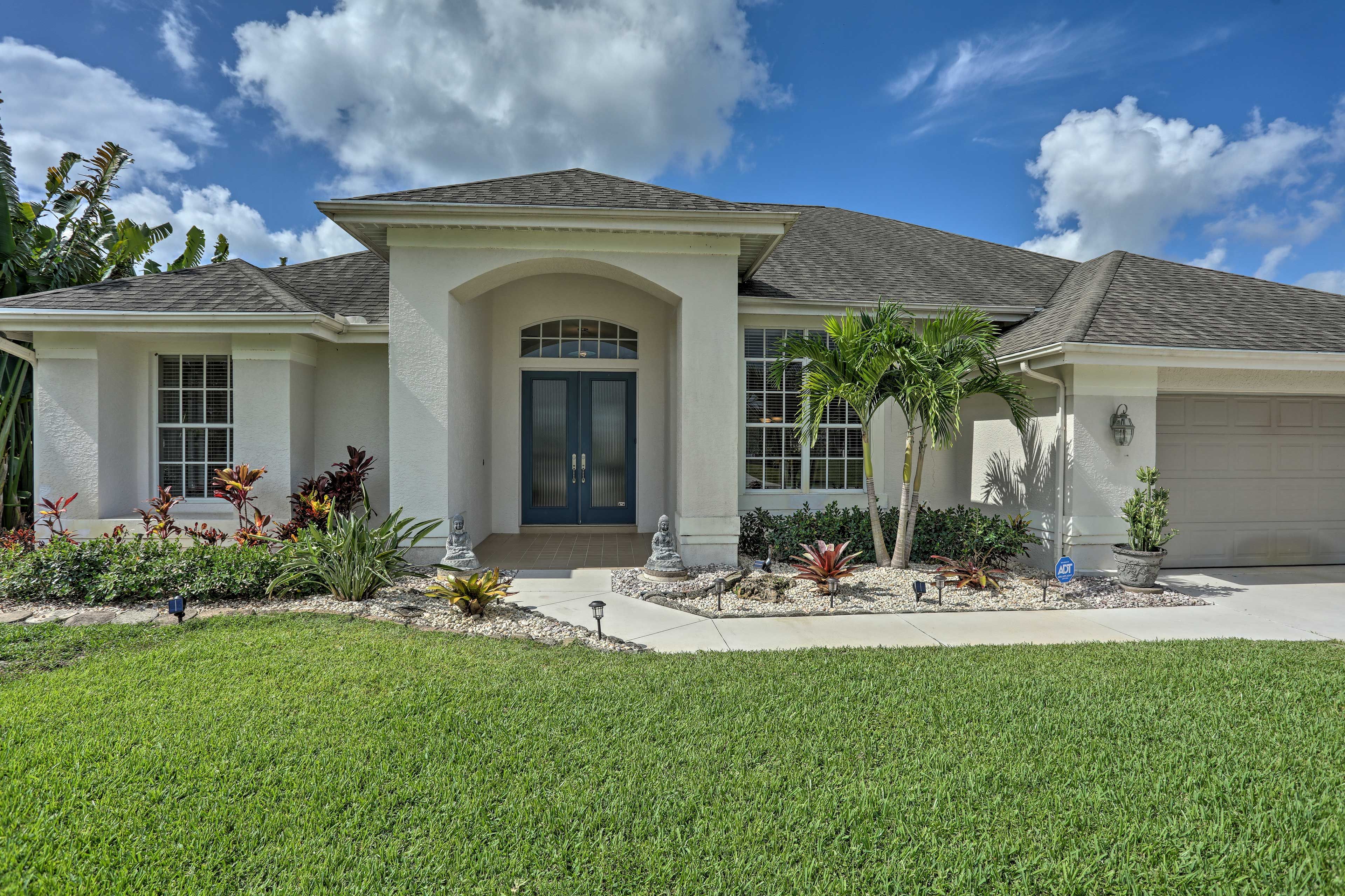 Property Exterior | Driveway Parking (4 Vehicles) | Boat Parking
