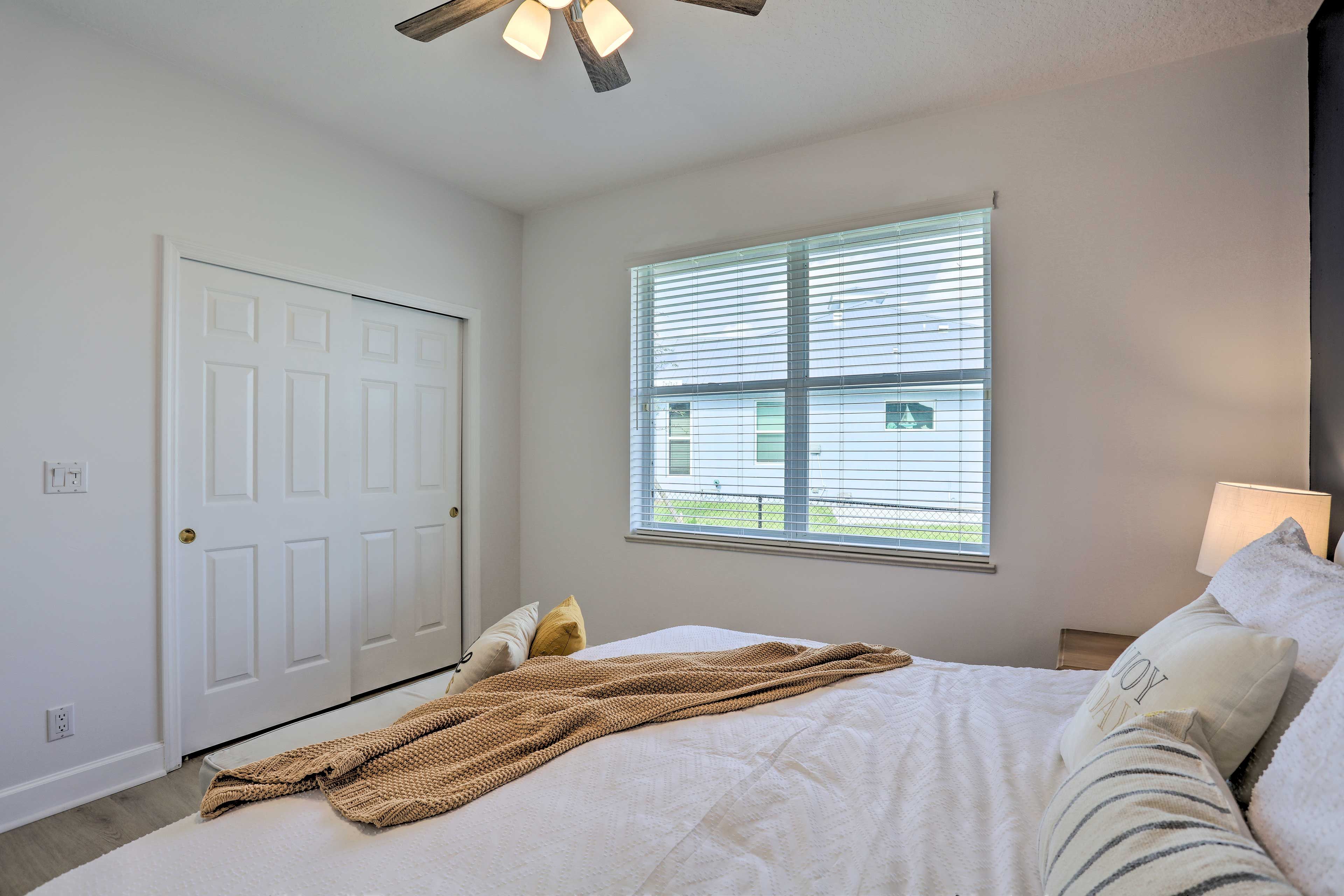 Bedroom 2 | Adjustable King Bed