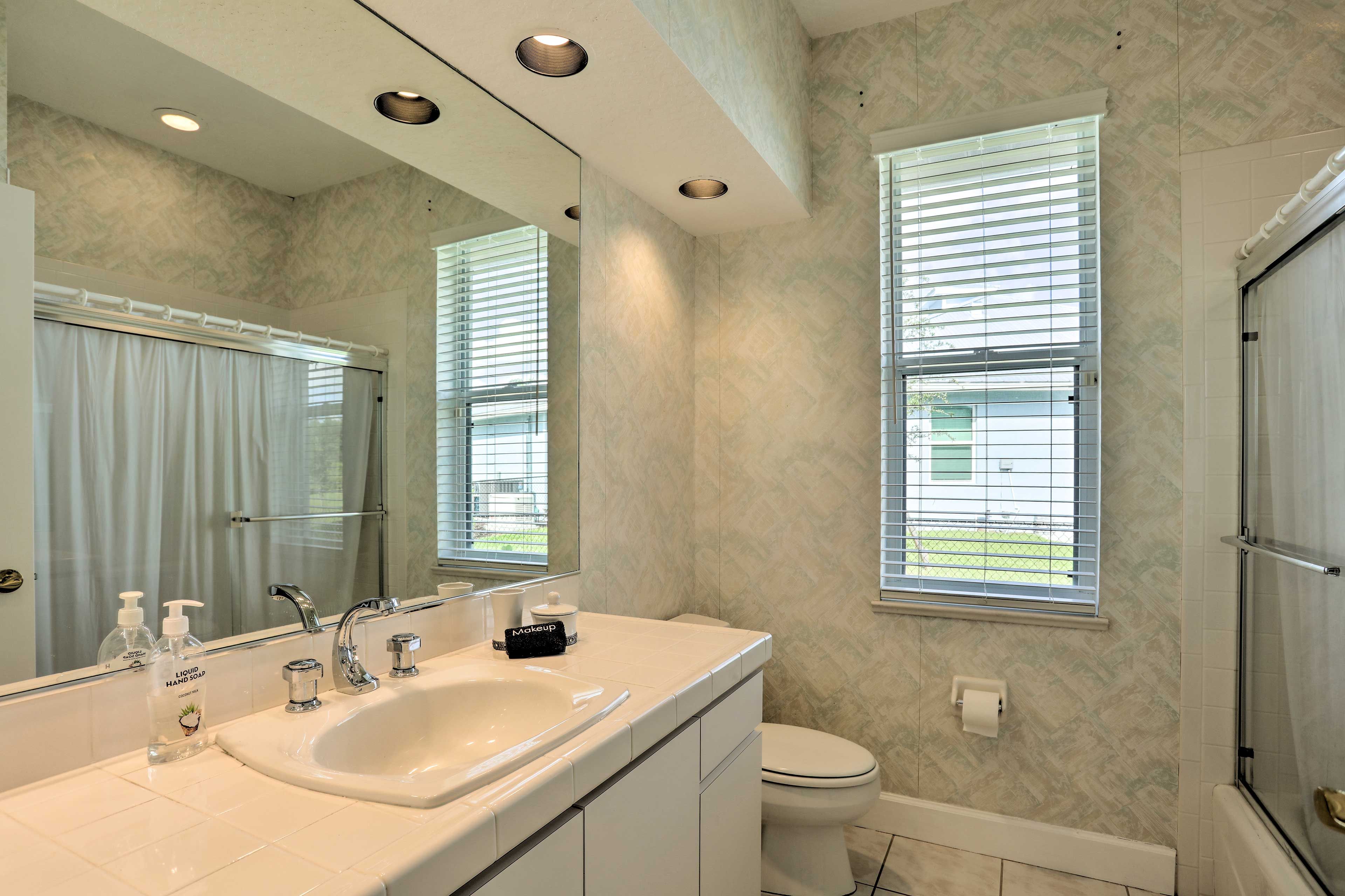 Full Bathroom | Hair Dryer