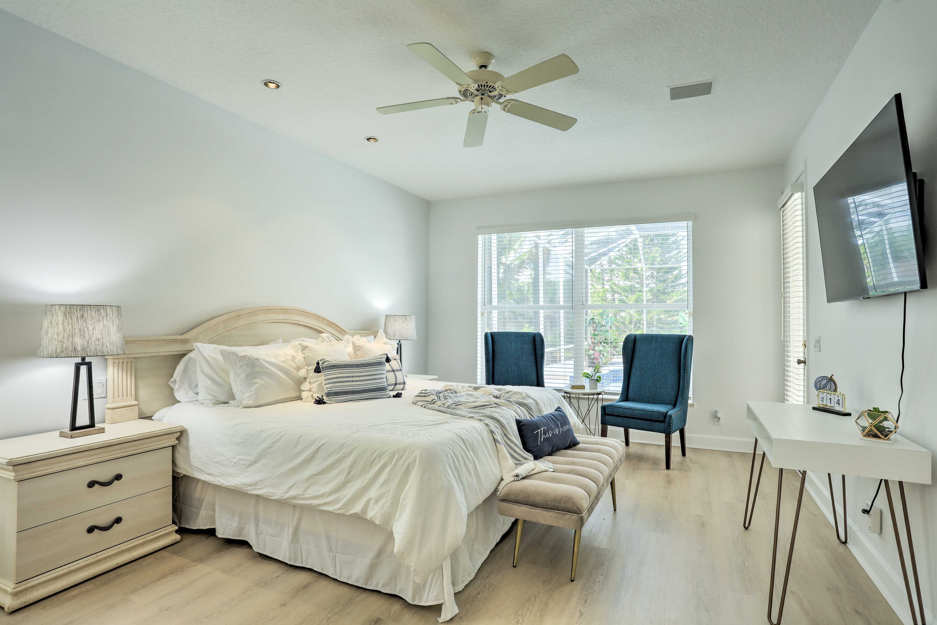 Bedroom 1 | King Bed