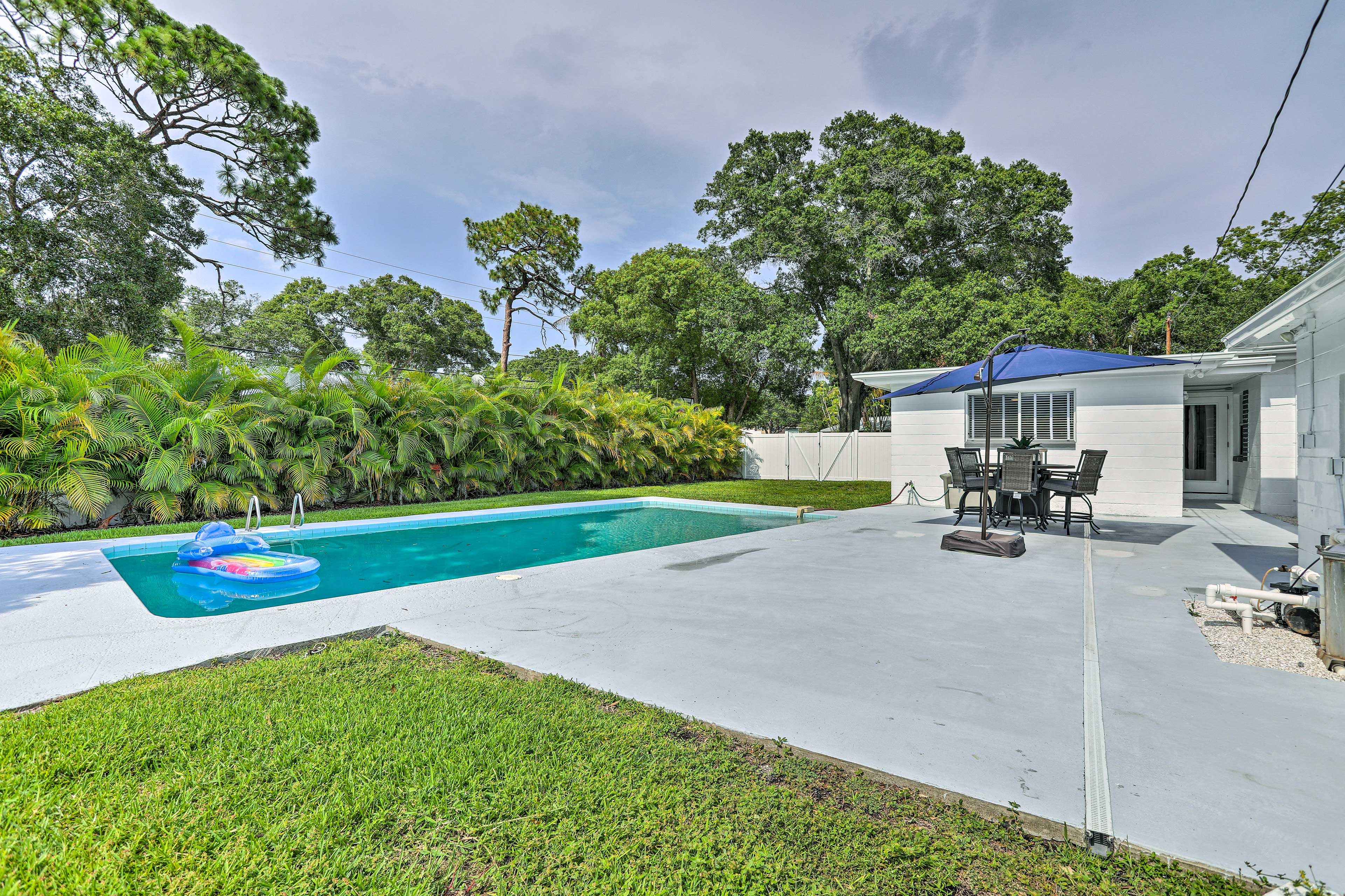 Pool Area | Depth (3'-8')