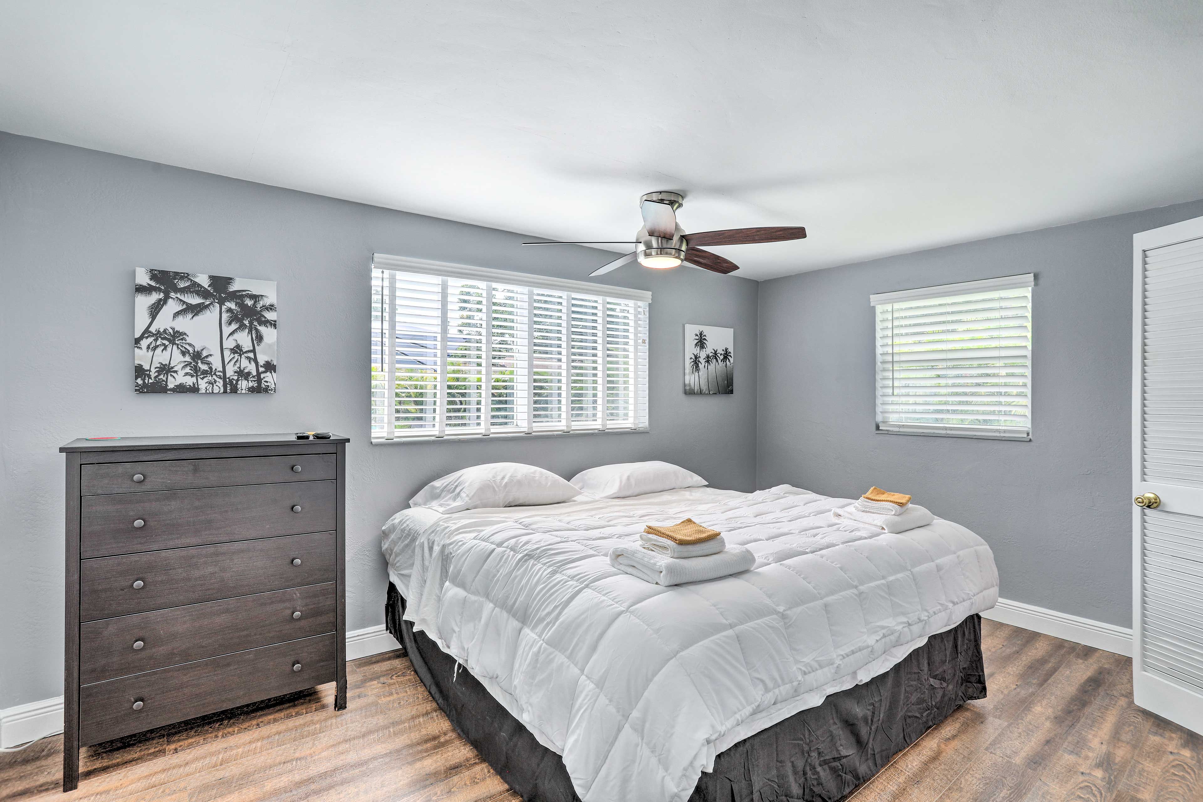Bedroom 2 | King Bed | Smart TV