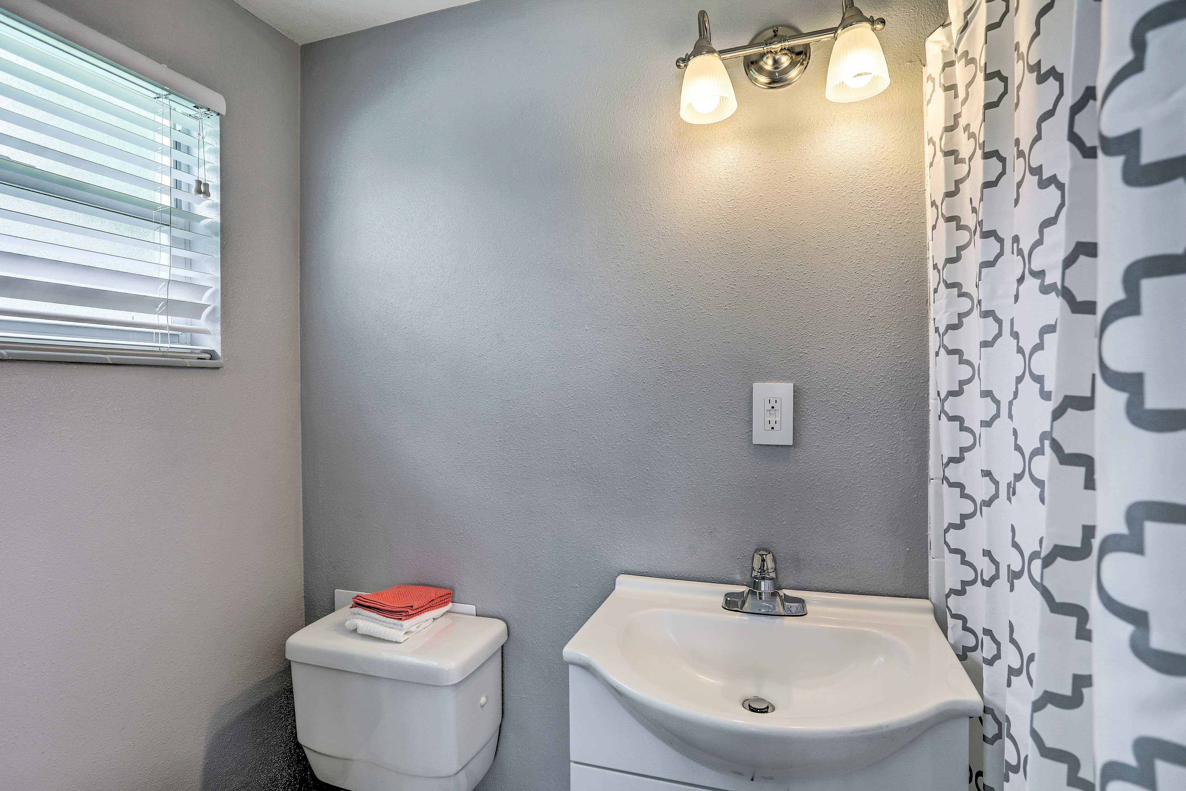 En-Suite Bathroom | Towels Provided