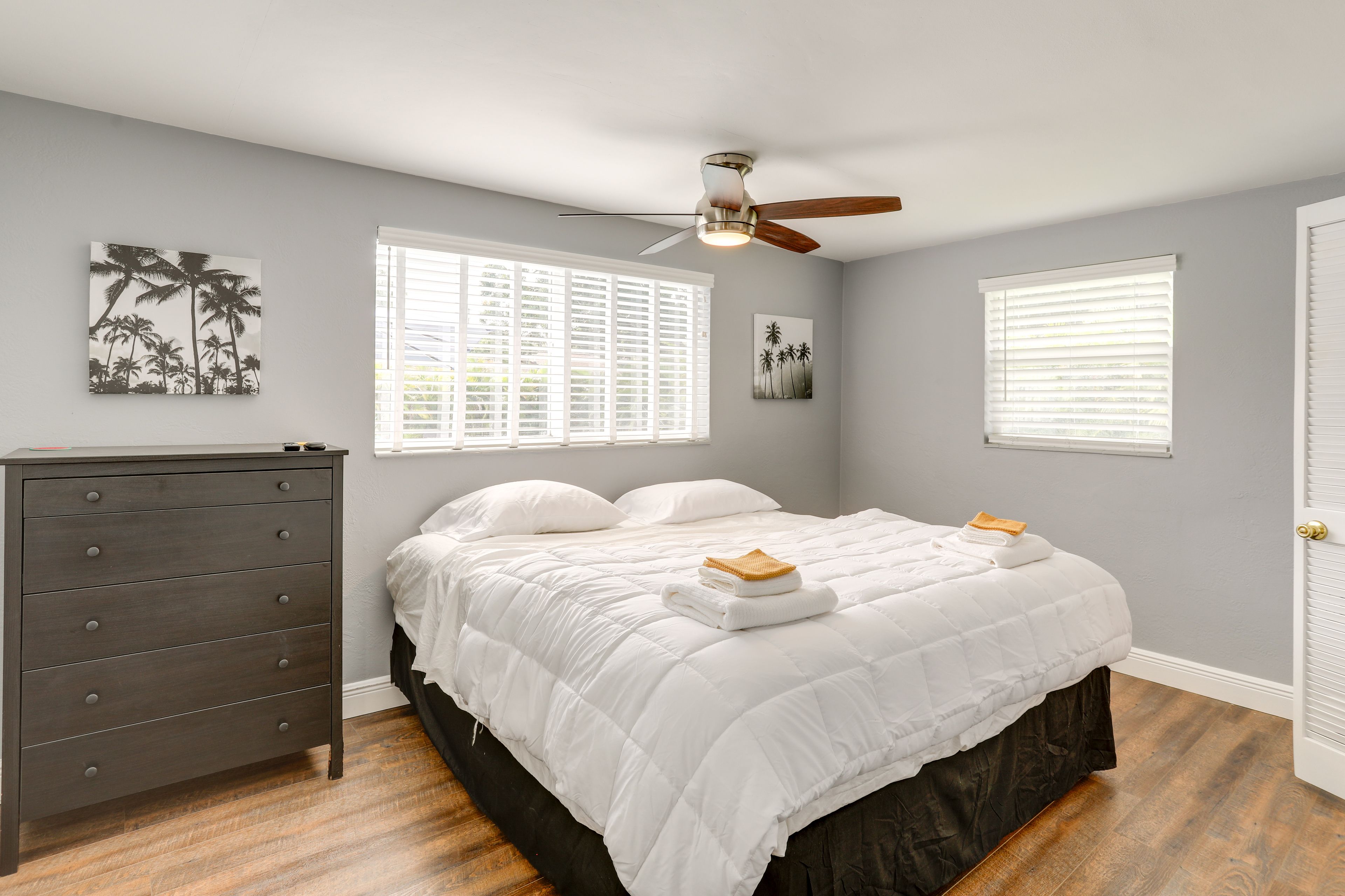 Bedroom 2 | King Bed | Smart TV