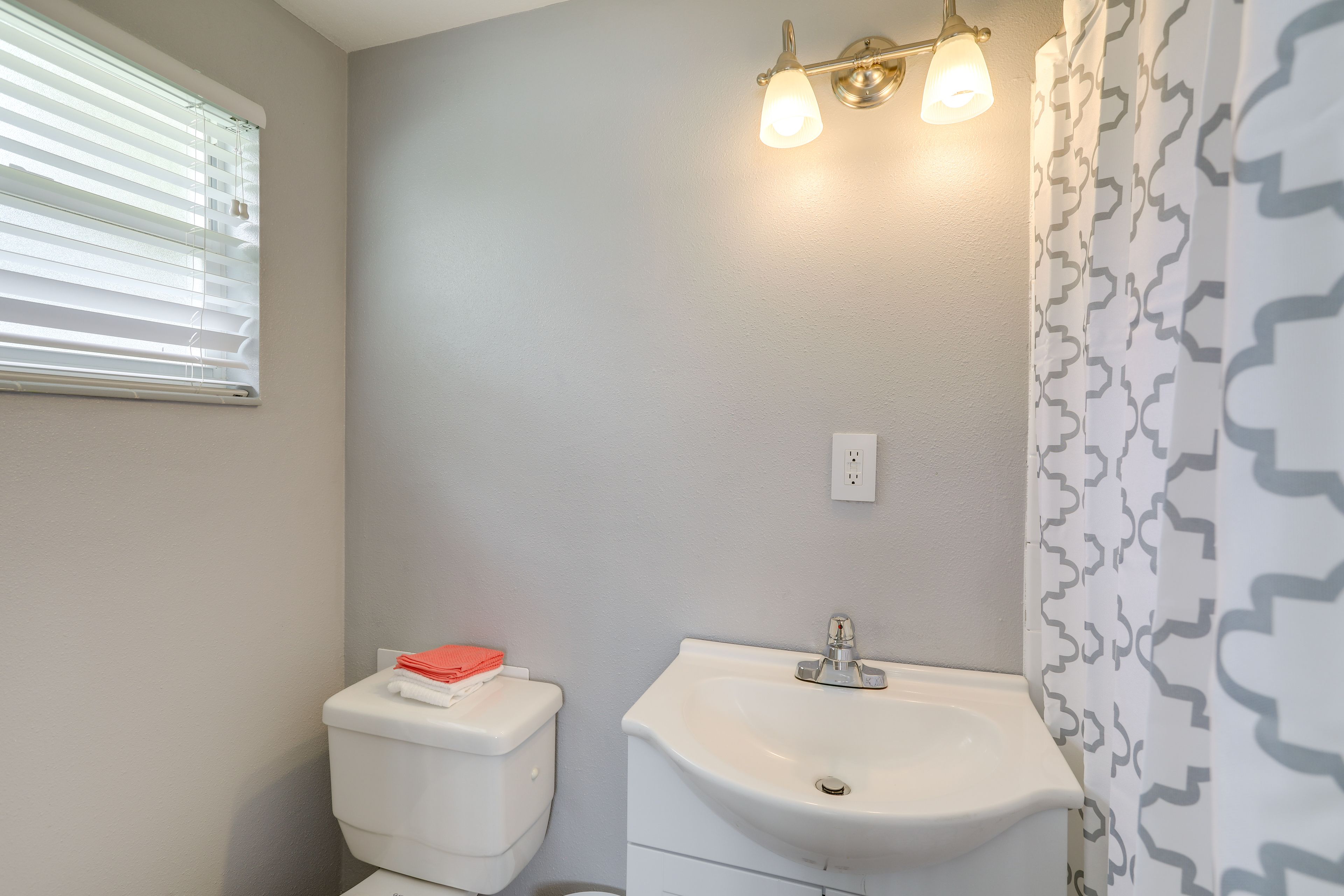 En-Suite Bathroom | Towels Provided
