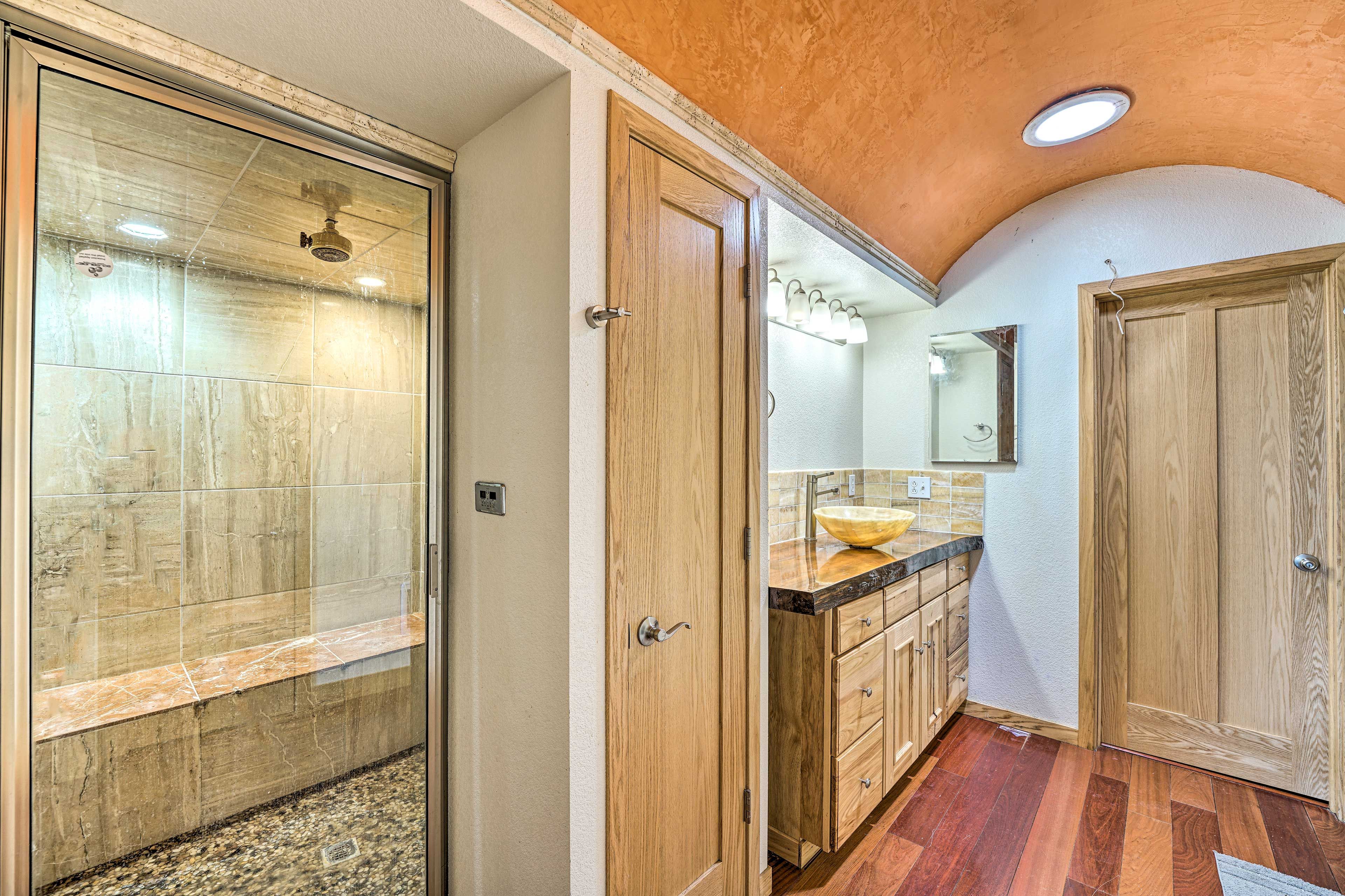 Full En-Suite Bathroom | Complimentary Toiletries