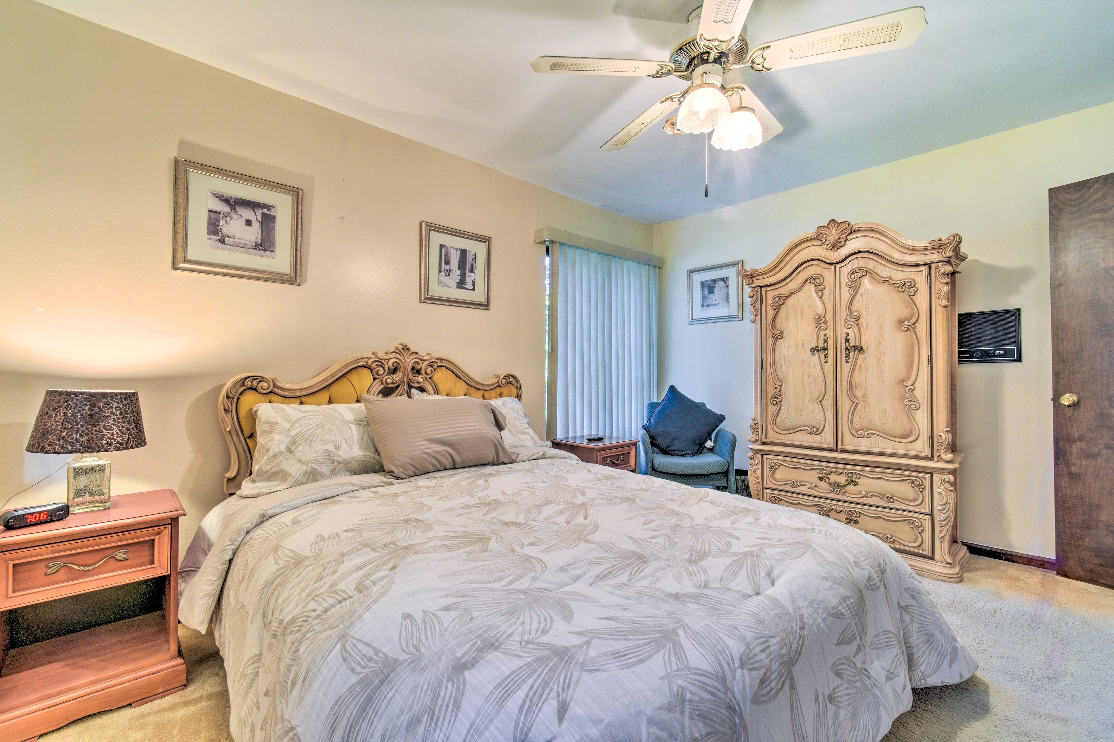 Bedroom 2 | Queen Bed | Smart TV